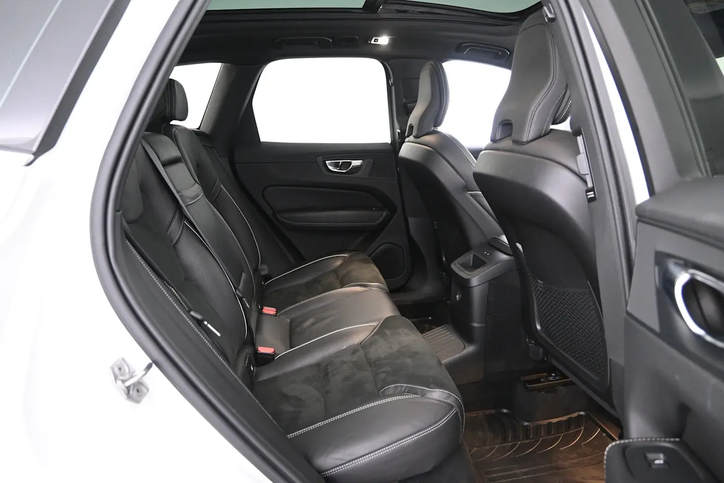 Car Image - 2yzWV51XqvpmKeDQhAbJEq