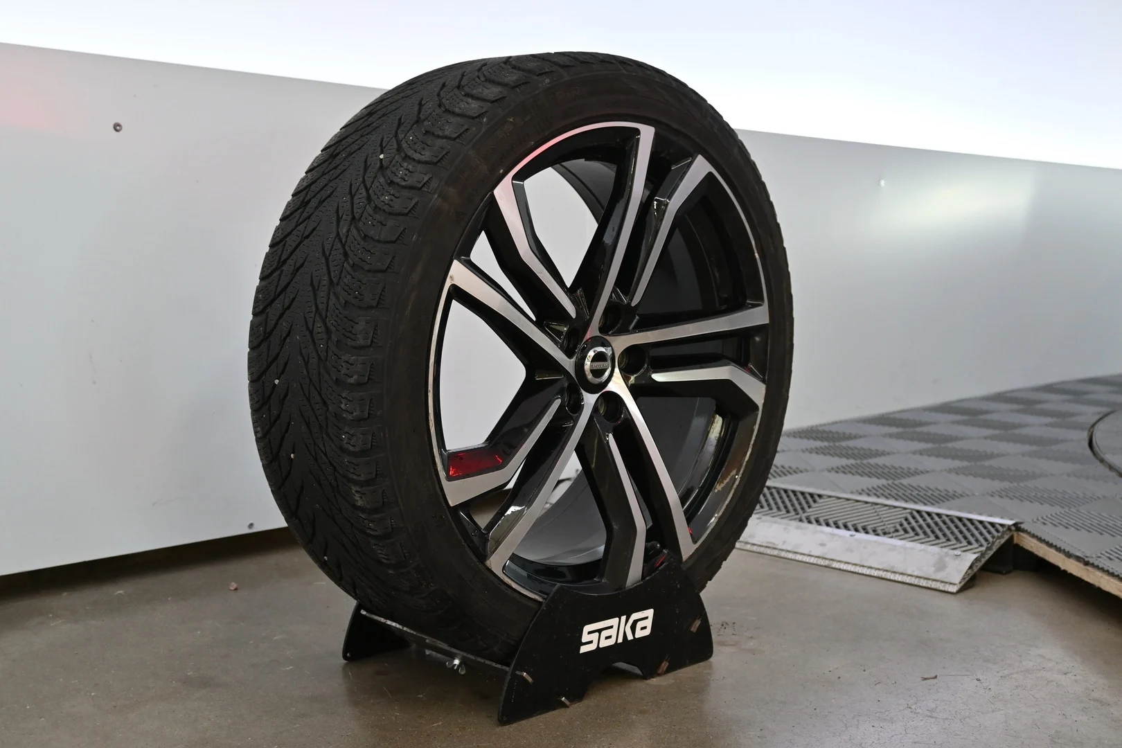 Car Image - 3lOj9wuOTHTSIPb00hsc7W
