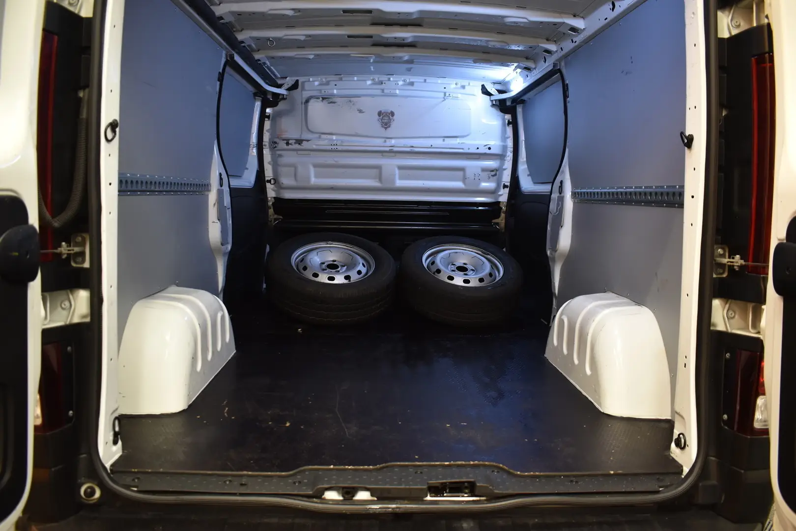 Car Image - 4N3gKASCTFfPAyjPelg7h