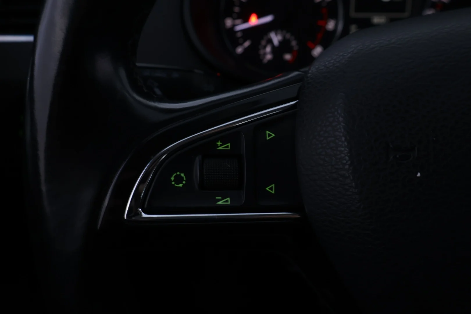 Car Image - 1KuFQjbEEaepXoIhdK35Oo