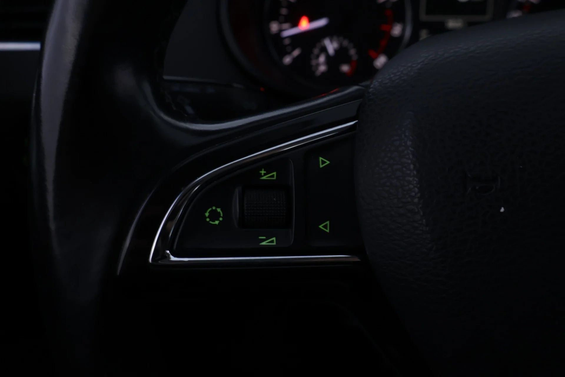 Car Image - 1KuFQjbEEaepXoIhdK35Oo