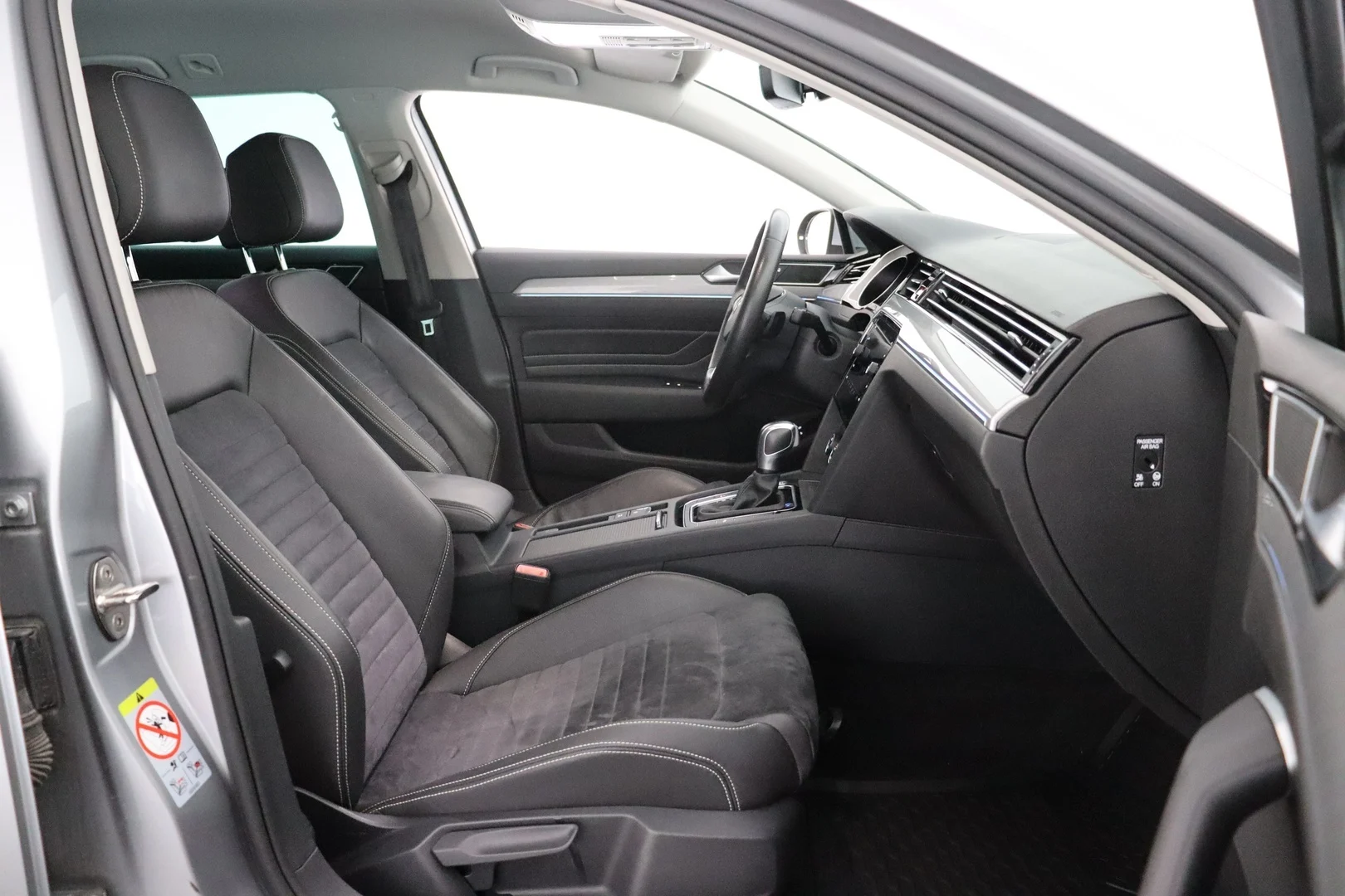 Car Image - 2YuOFJH6hfiJt5jR7scUZ2