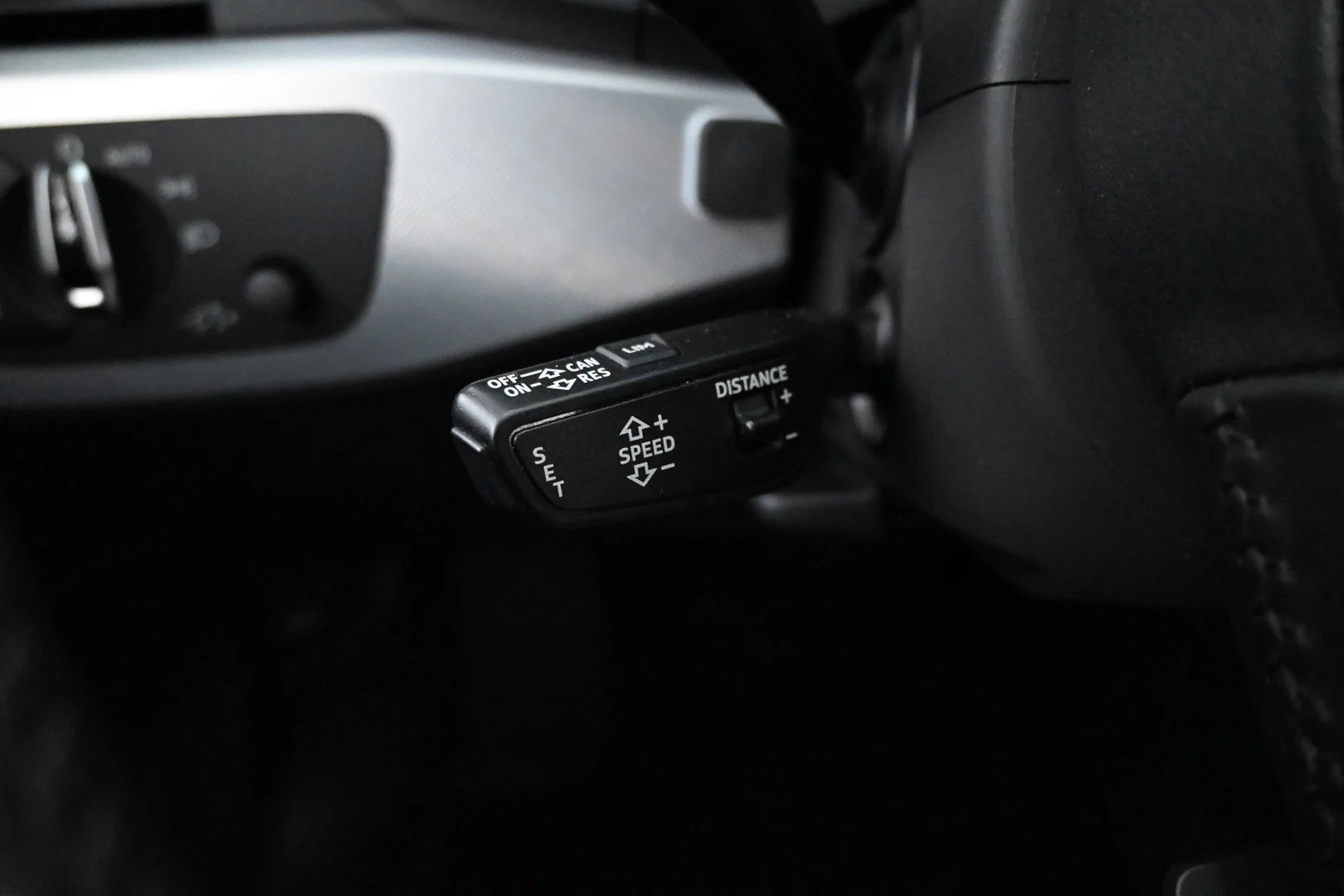 Car Image - 1YOdjLYm40KUFnFl4Q8UJx