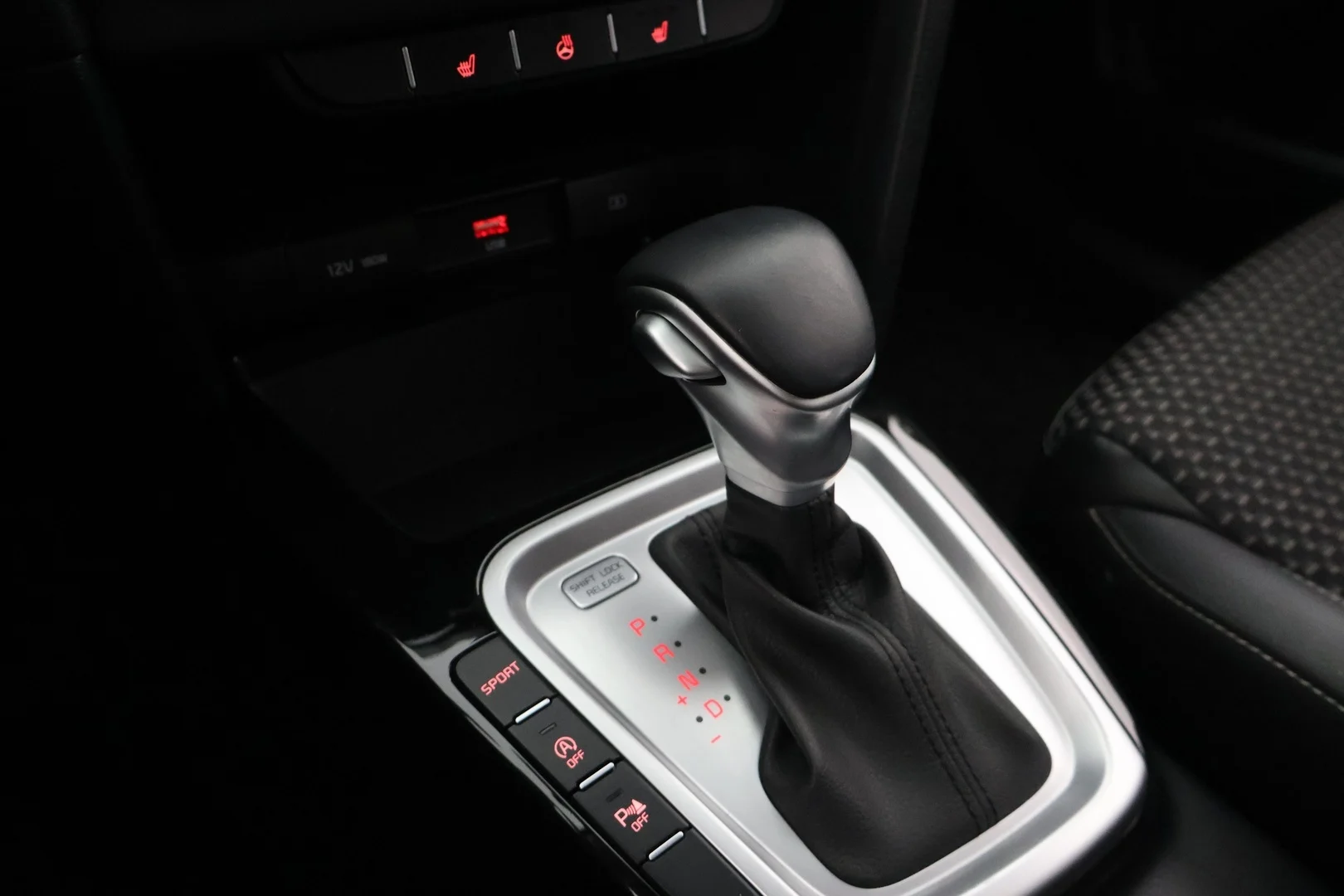 Car Image - 25s0Dg5WlzFAN72DZ9q37F