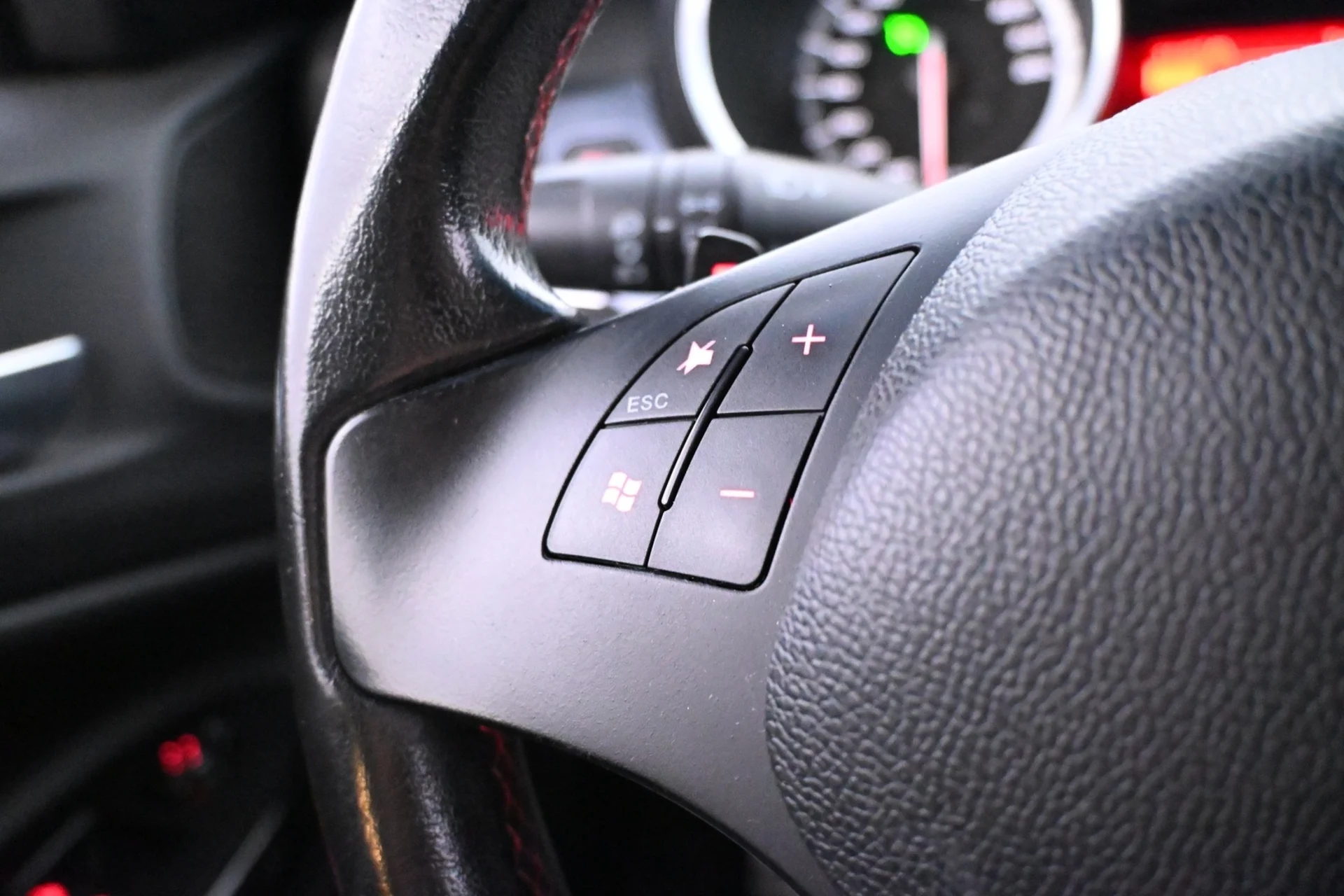 Car Image - 2pCnNb9mLk8ye1D12rZfqk