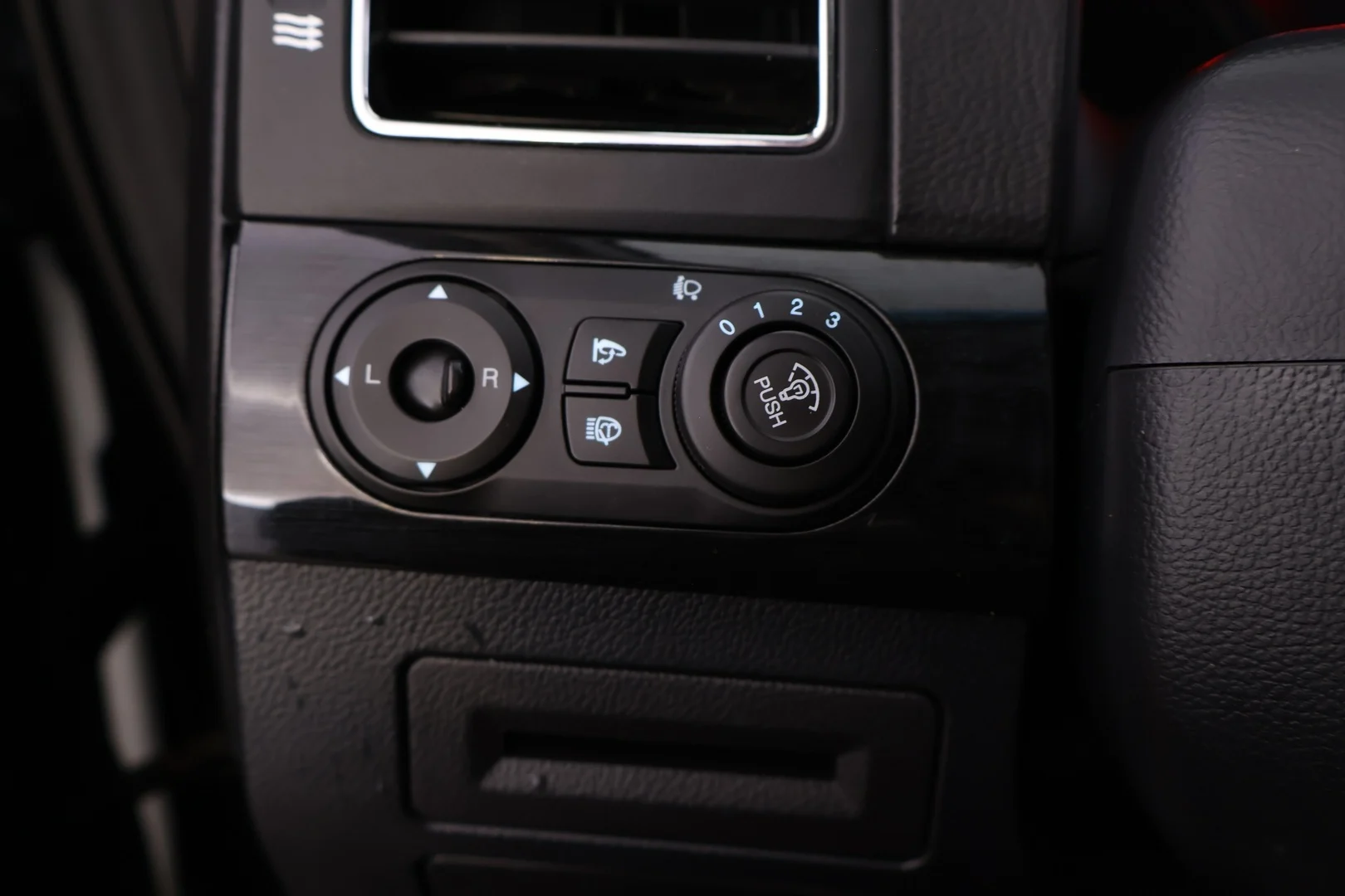 Car Image - 6aofhrCuHnNnEuyD30yyXW