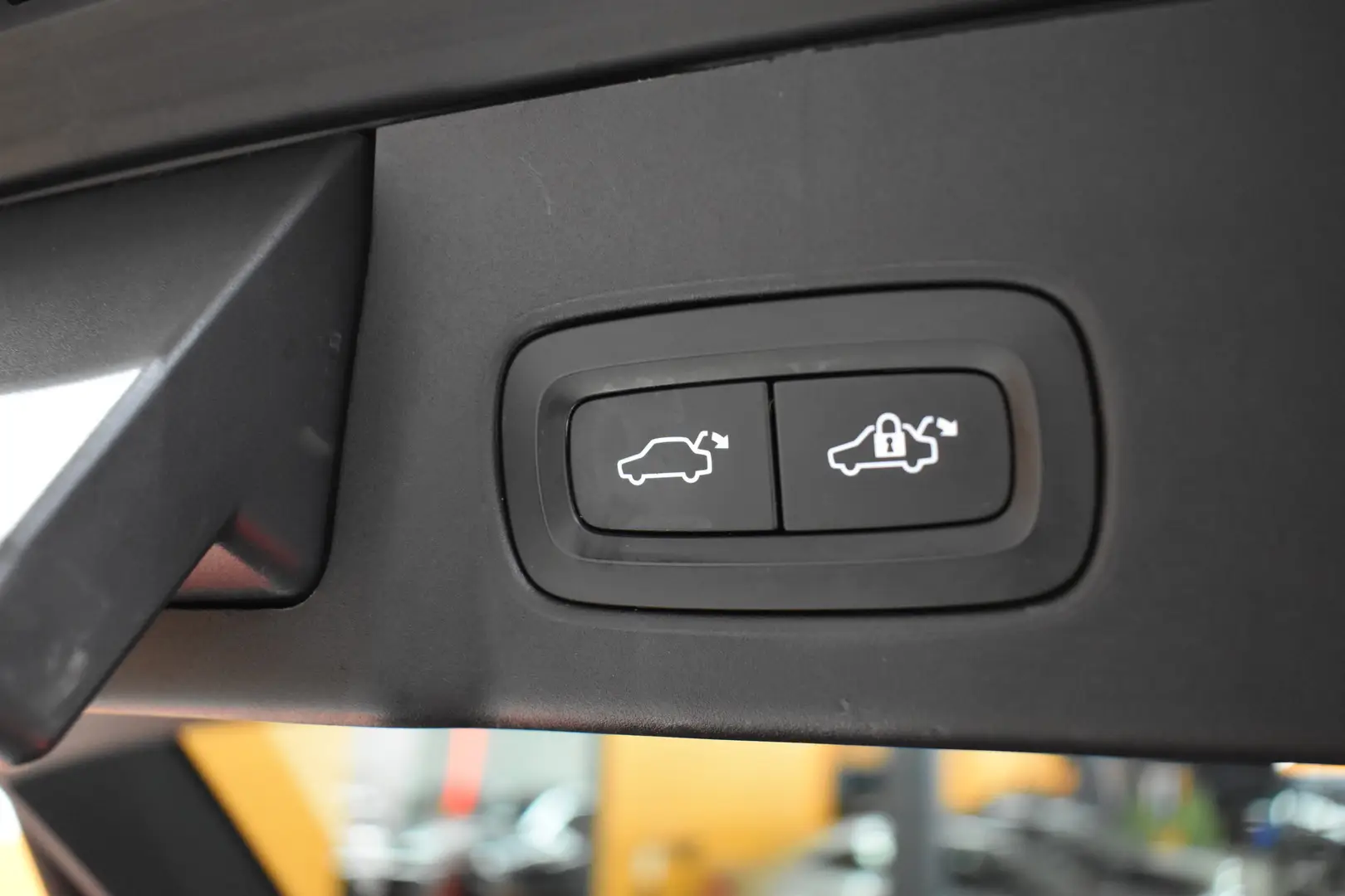 Car Image - 4zZUiHHwap87Yt0ZvHEZvn