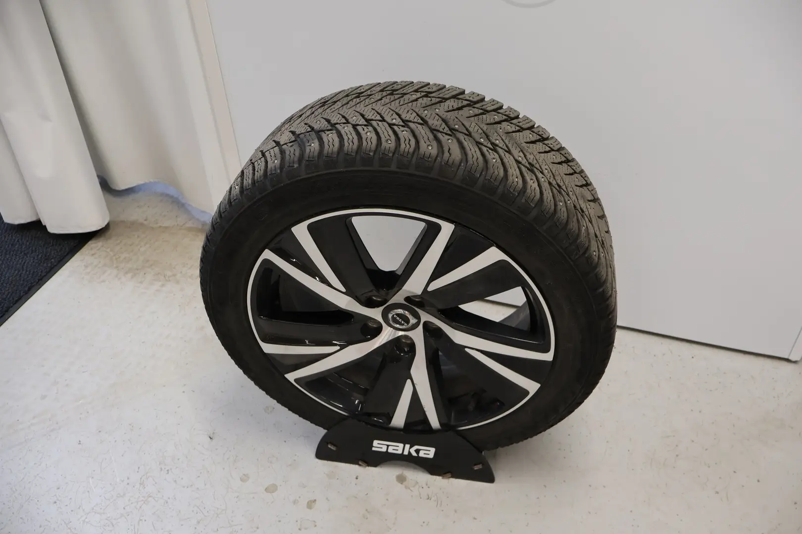 Car Image - rsrT9txfg9CElAnVdHzcE