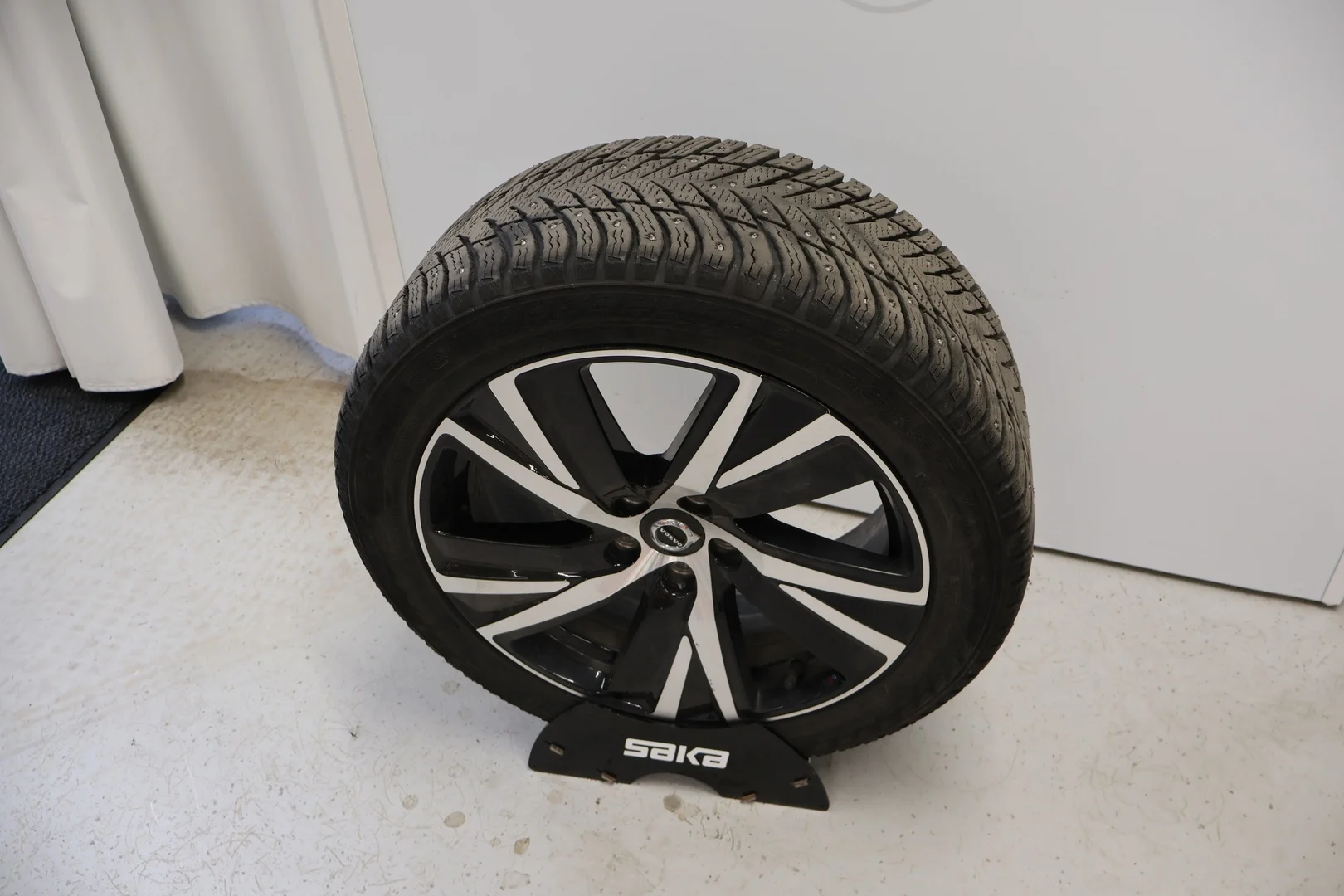 Car Image - rsrT9txfg9CElAnVdHzcE