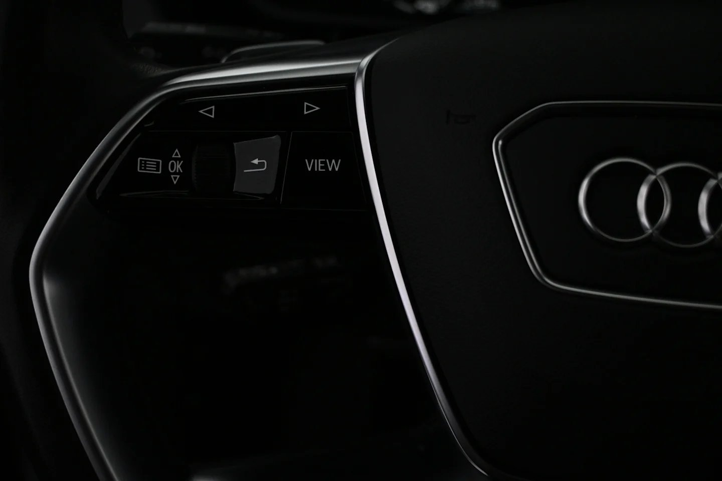 Car Image - 6yJC6dmgLSmEIARQA8LVii