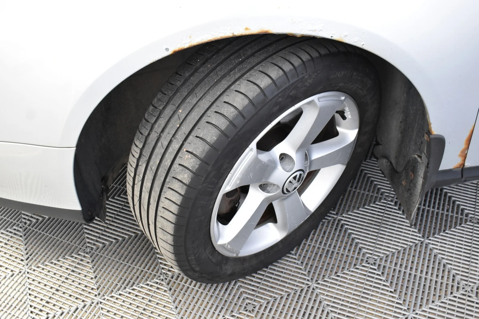 Car Image - m92p2JANfFk8DkiIigsLH