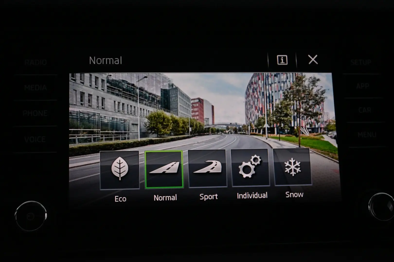 Car Image - 1Y4iDyslS0i4sURLlJblEF