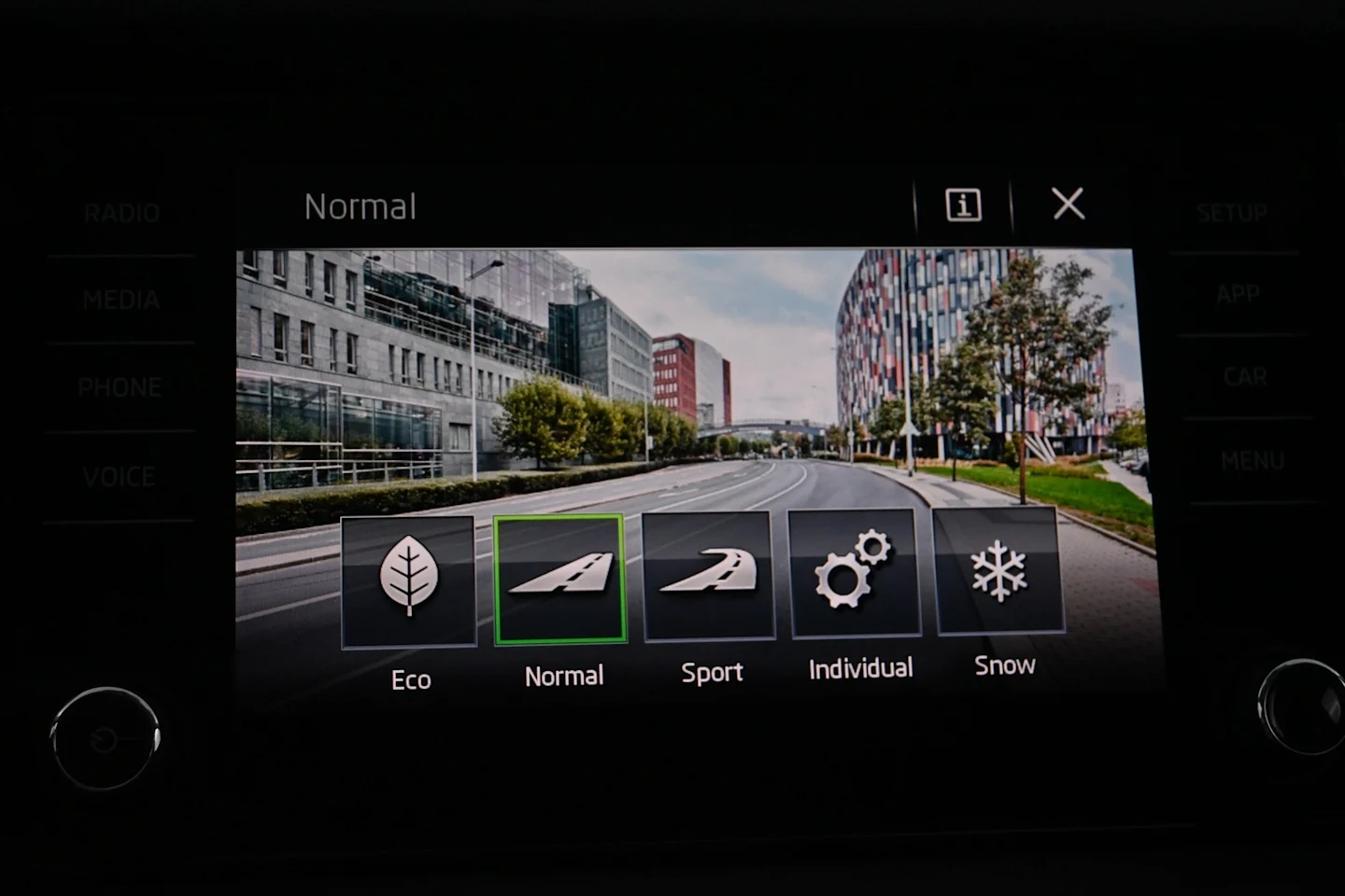 Car Image - 1Y4iDyslS0i4sURLlJblEF