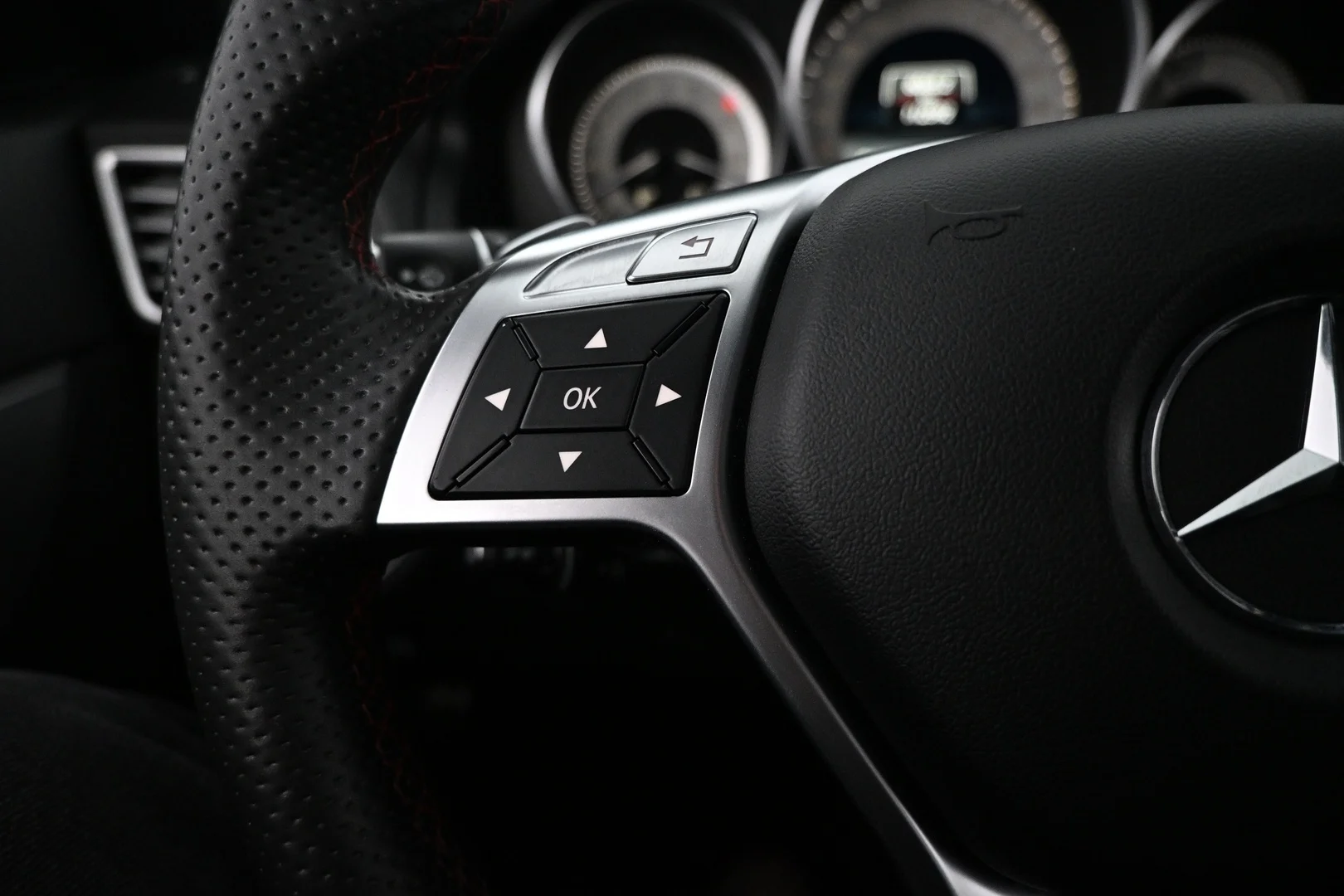 Car Image - 6G7iqR5zV4IUVYE793s0lR