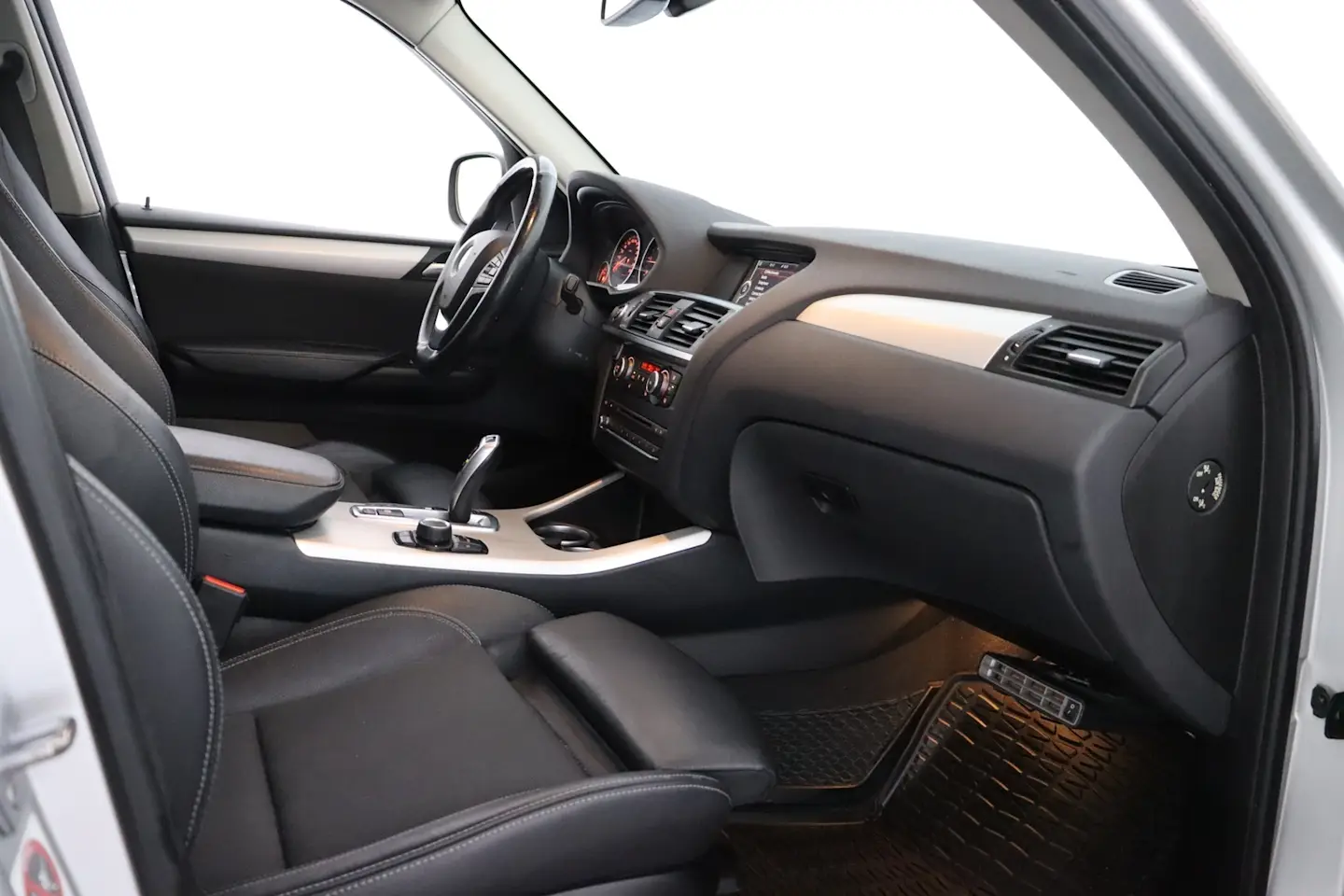 Car Image - X4Szc5fkUzPqg0HwNuQ8F