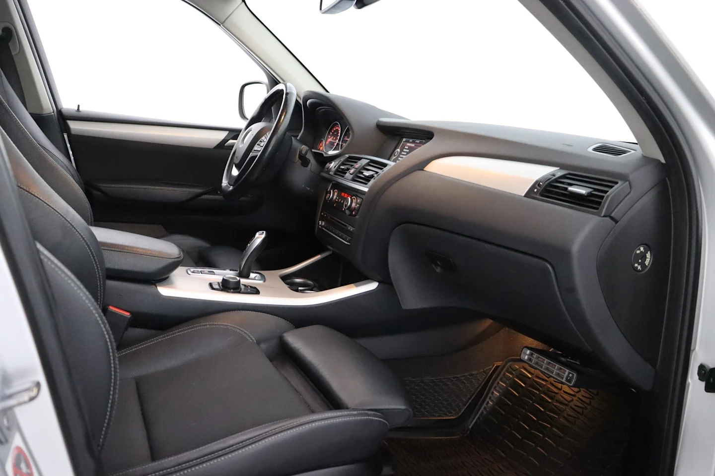 Car Image - X4Szc5fkUzPqg0HwNuQ8F