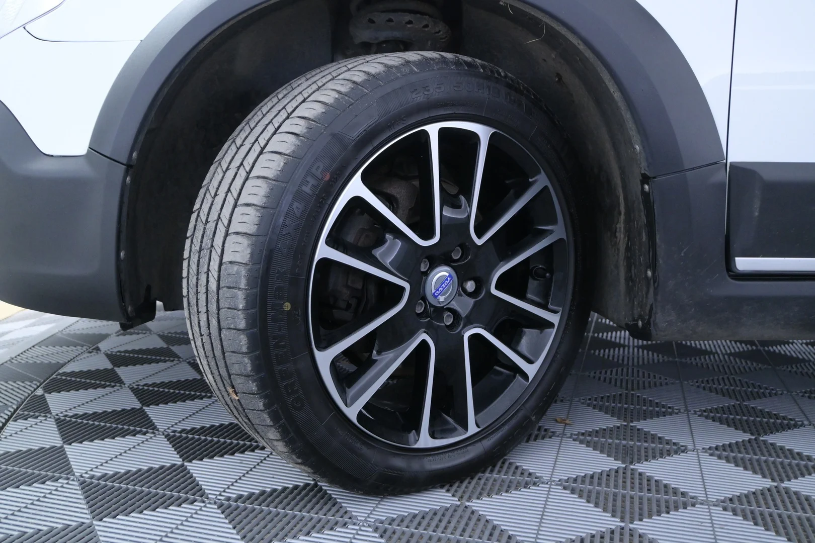 Car Image - e8a5hEtGvsUgmrnp3gC3f