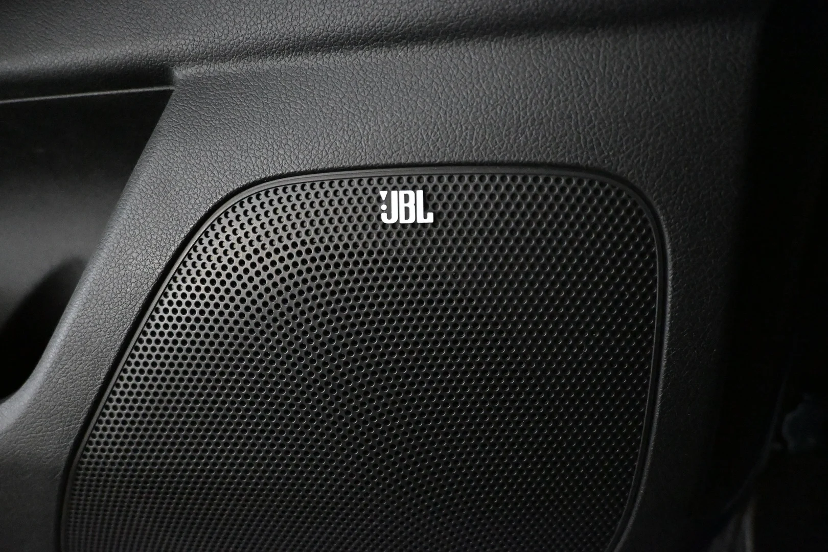 Car Image - 7C4lEjkFtvku6Q8aFLMSKV