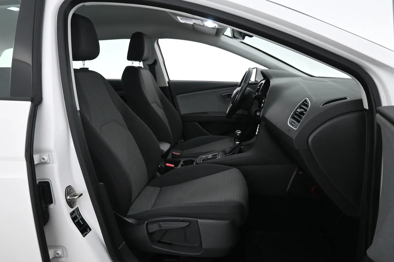 Car Image - 3LmXBJKVWY0RMYwIldJ1TZ