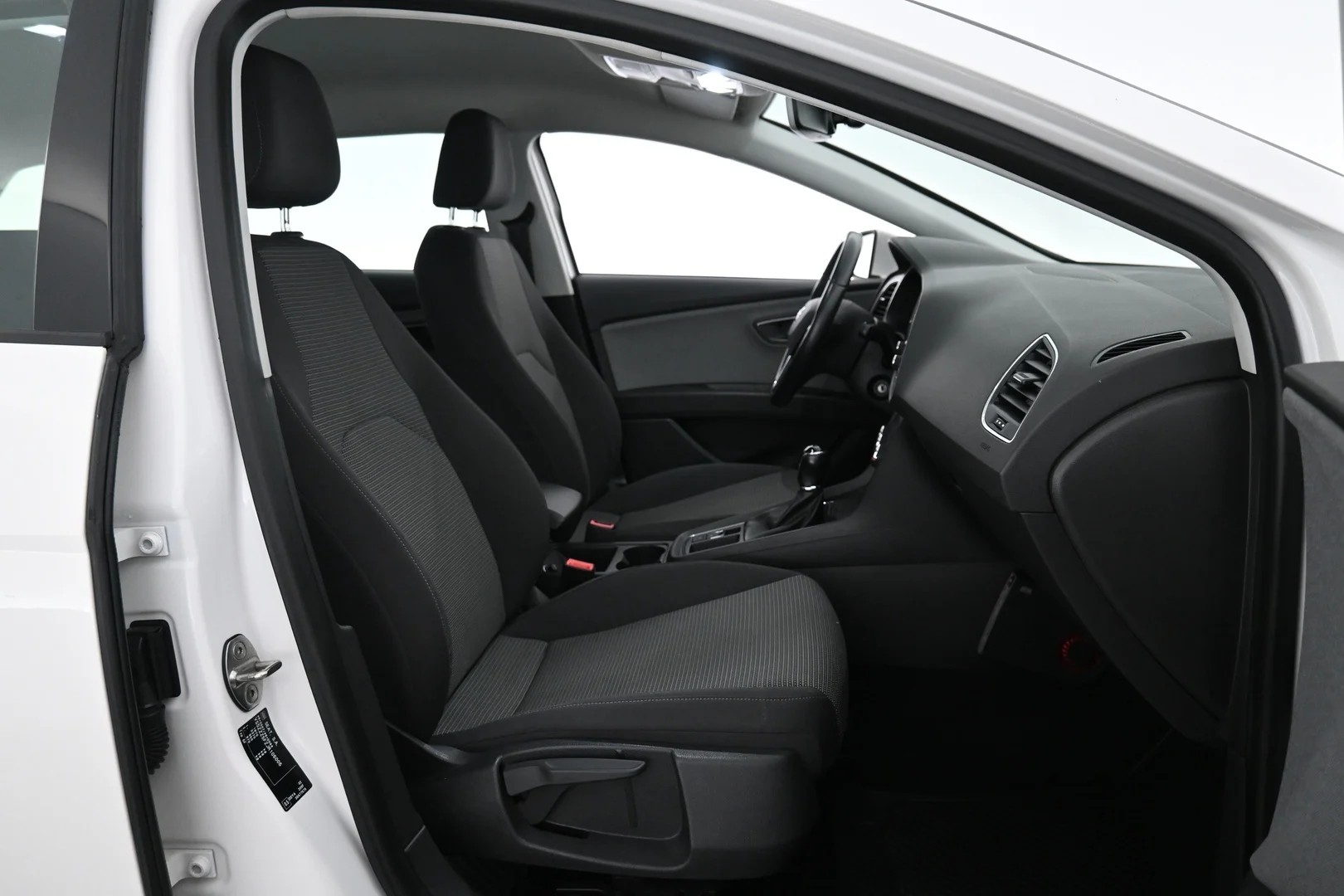 Car Image - 3LmXBJKVWY0RMYwIldJ1TZ