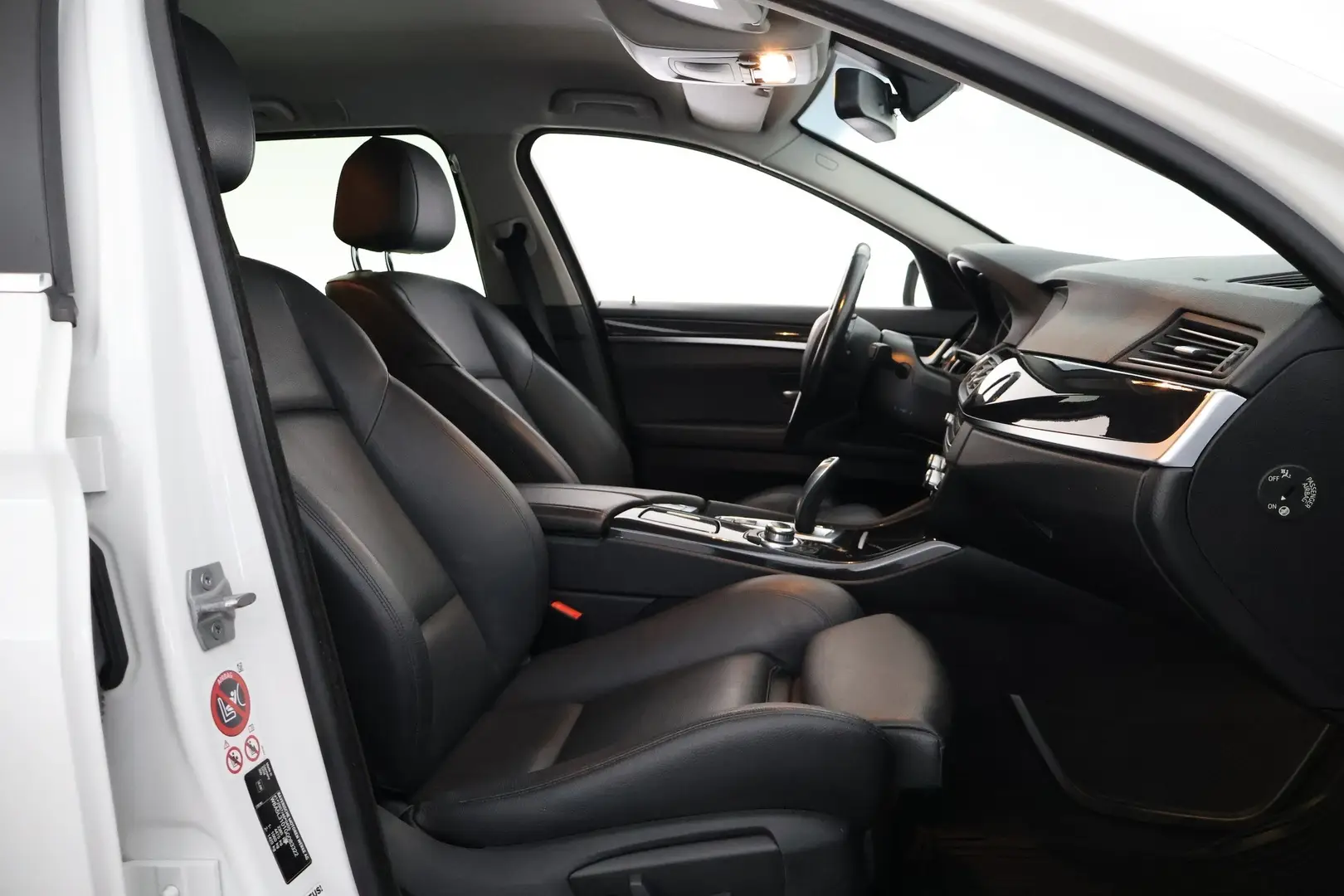 Car Image - 7MAmdxFWwUFvjDf2Sm3aIm