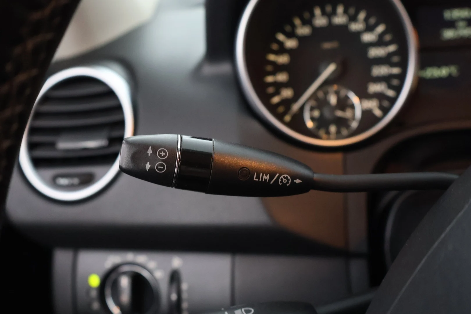 Car Image - 2wq34c2UzlWw5LSO8kdPly