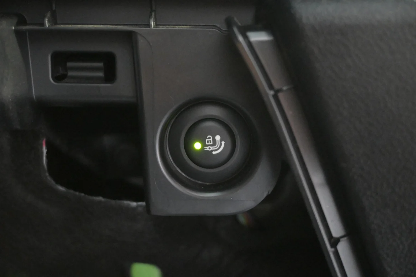 Car Image - 4OJD0xu6UxBAKeXPxZZYpC