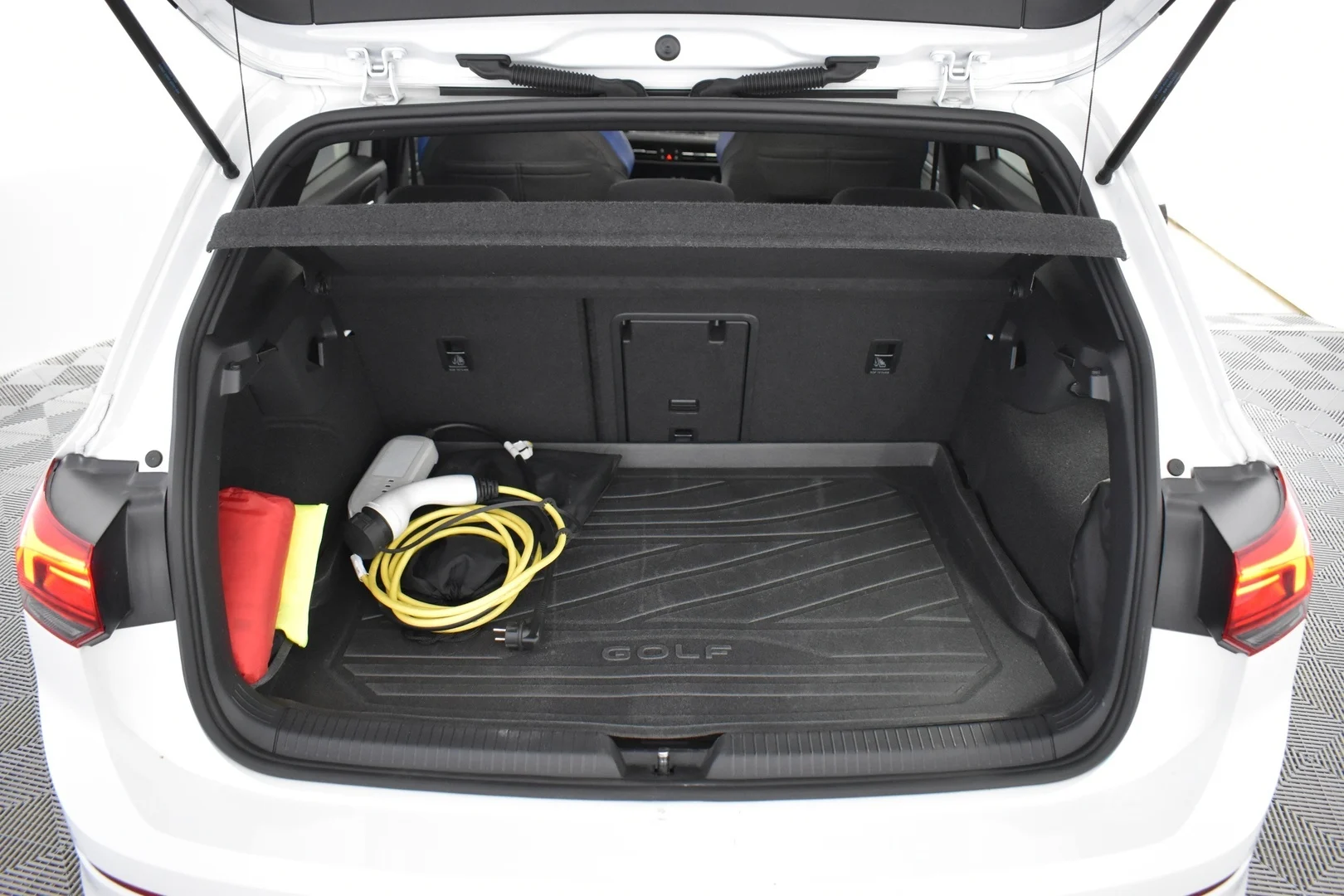 Car Image - 6vx2Jwp06tCghVkzt1MXus