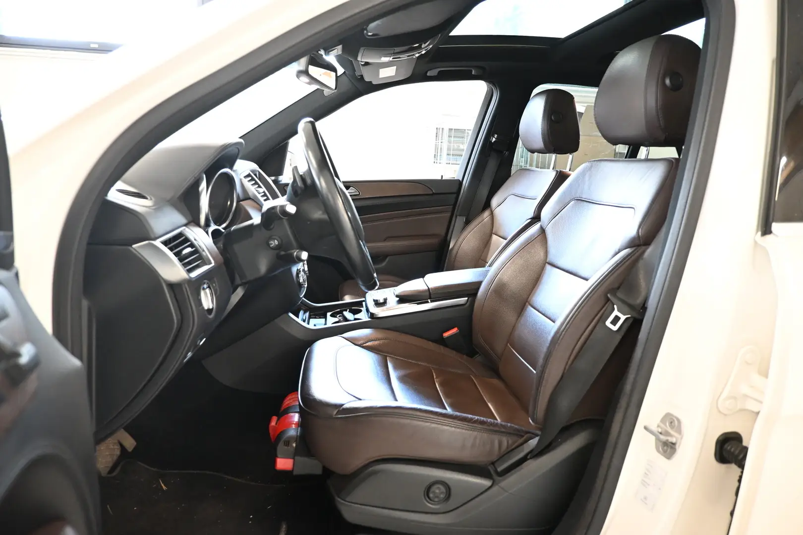 Car Image - 2H32mxr6qkgfHvuxbibUSz