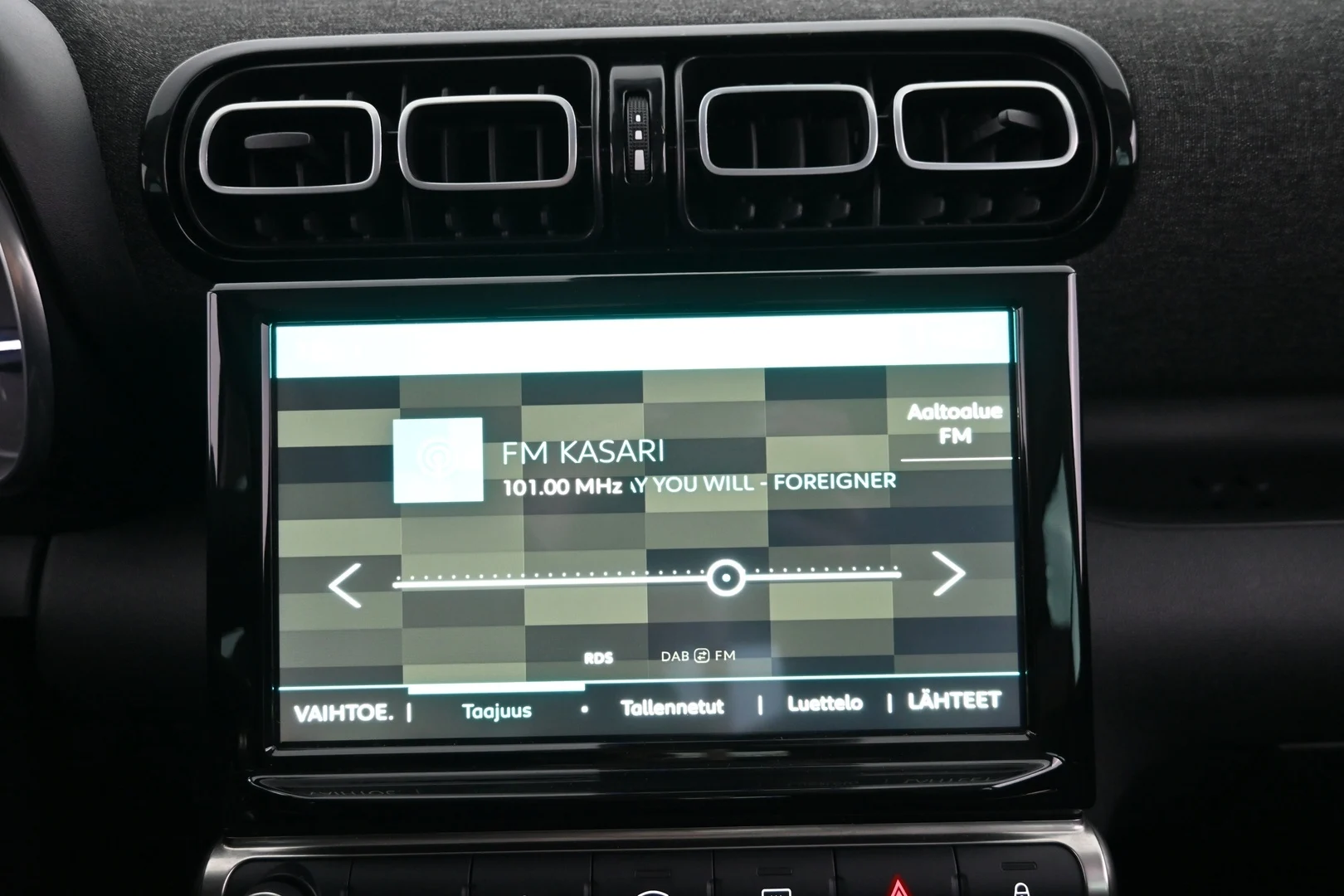 Car Image - 1VHpkU5oBKlw3xGPzK484f