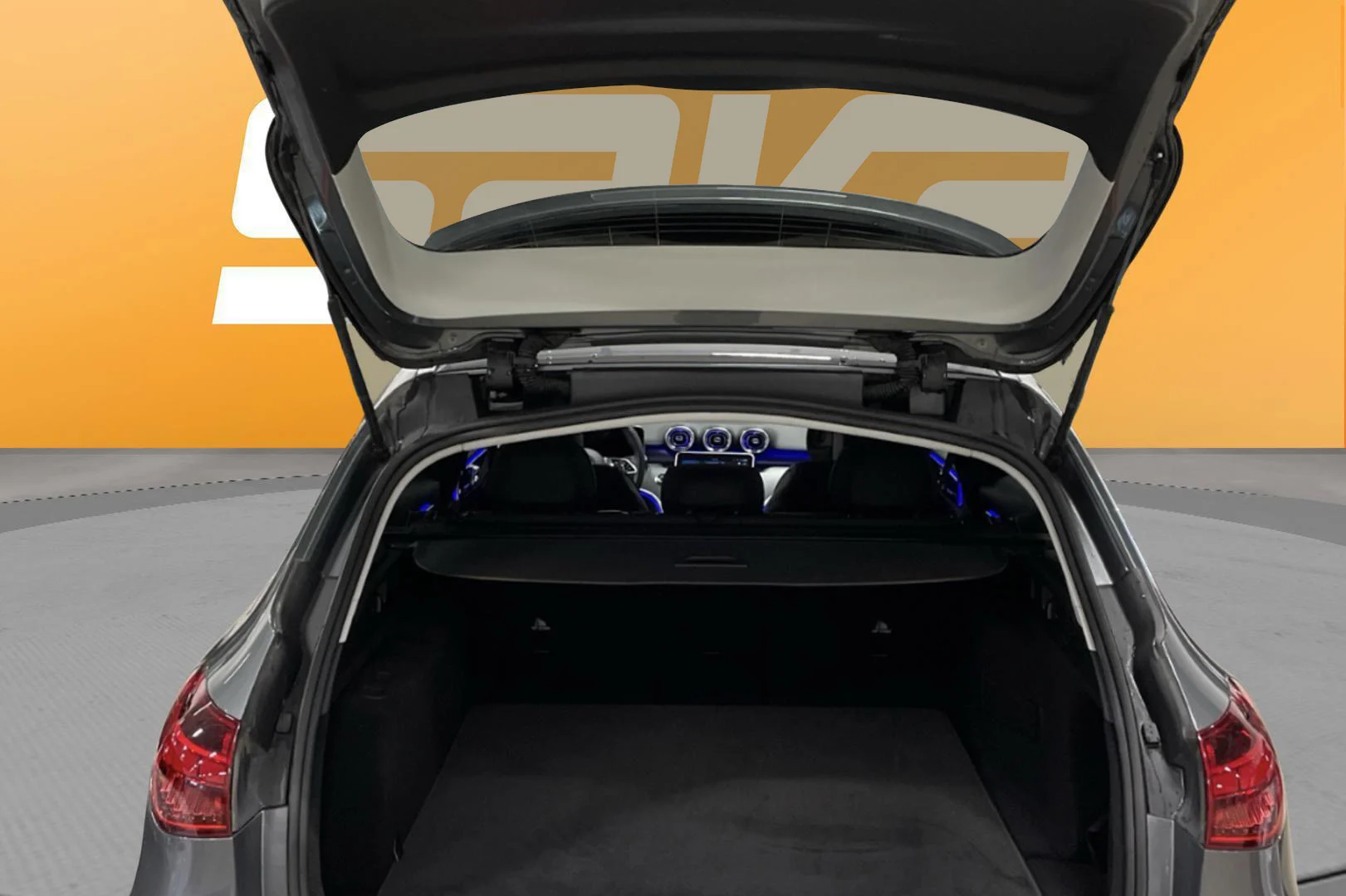Car Image - 1dsd9li11IhJU3shBFj2ja