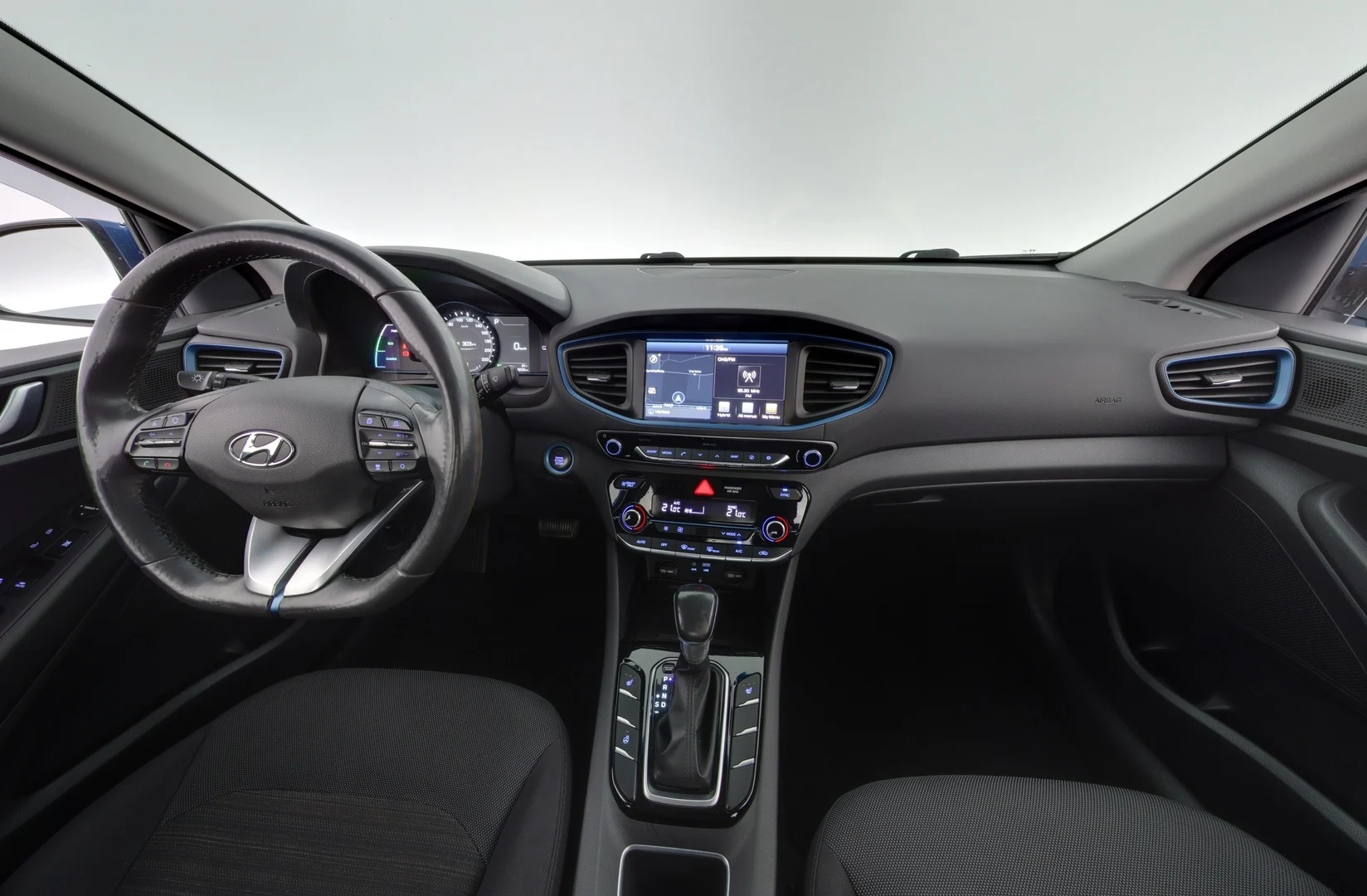 Car Image - 3oYv69DXwxe9jMR7ymCUPN