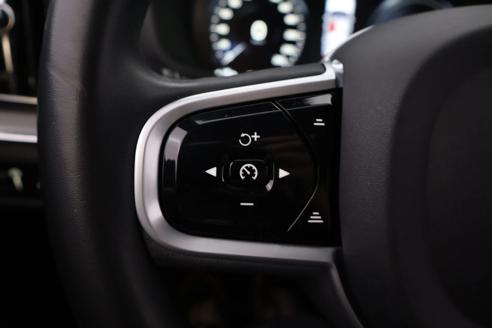 Car Image - 2MdhOvLNvFVDzzhQeGgpZC