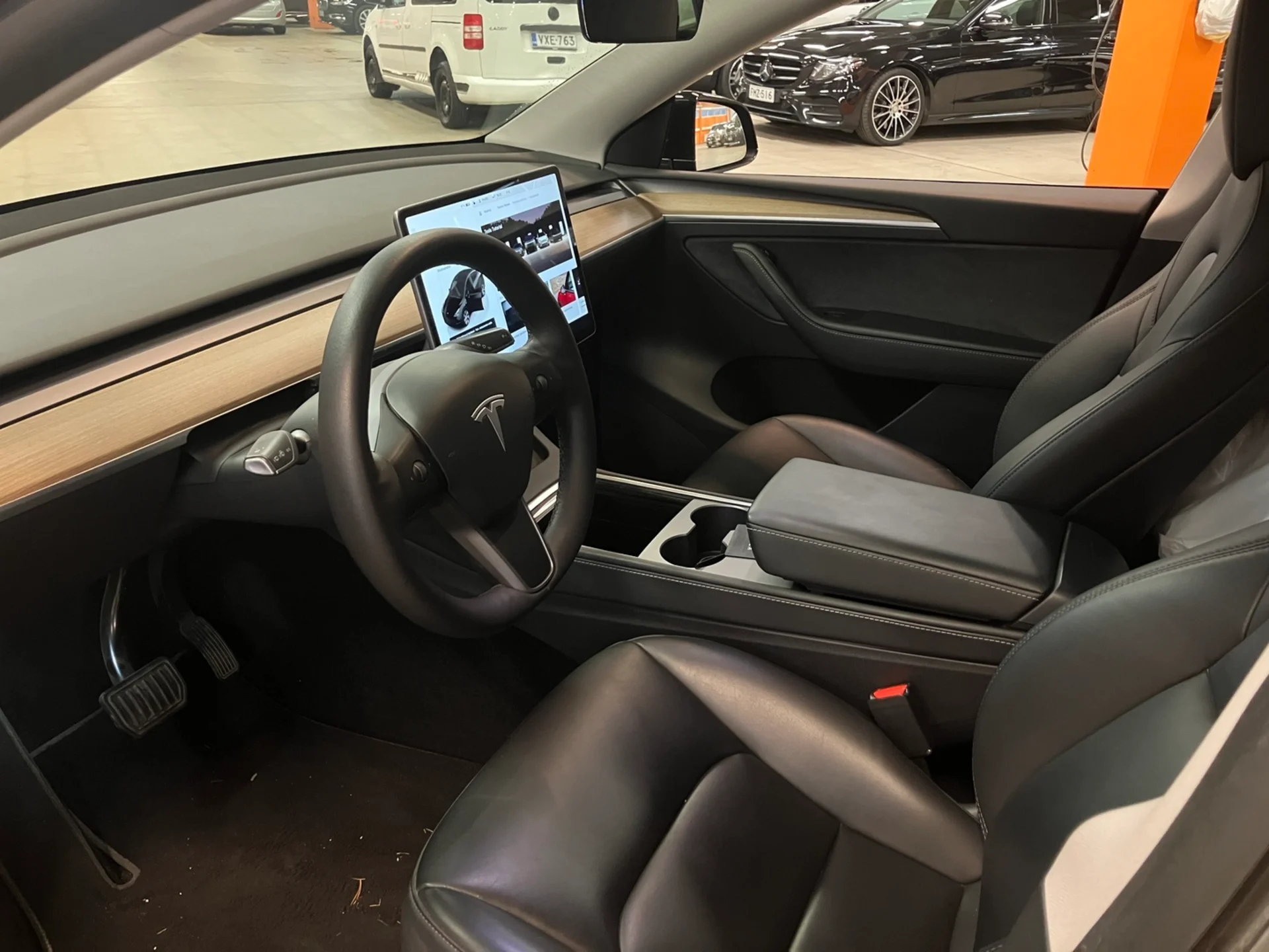 Car Image - 2ANI7Lo5SsvSTJbXdBZjUp