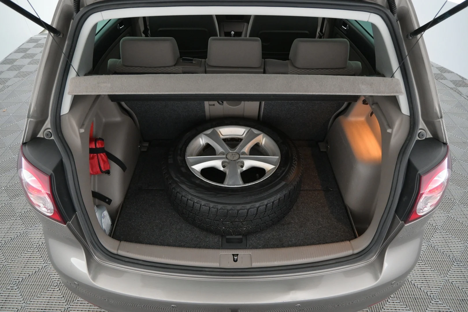 Car Image - o1dZfdzGS6sTzmNYrt5HZ