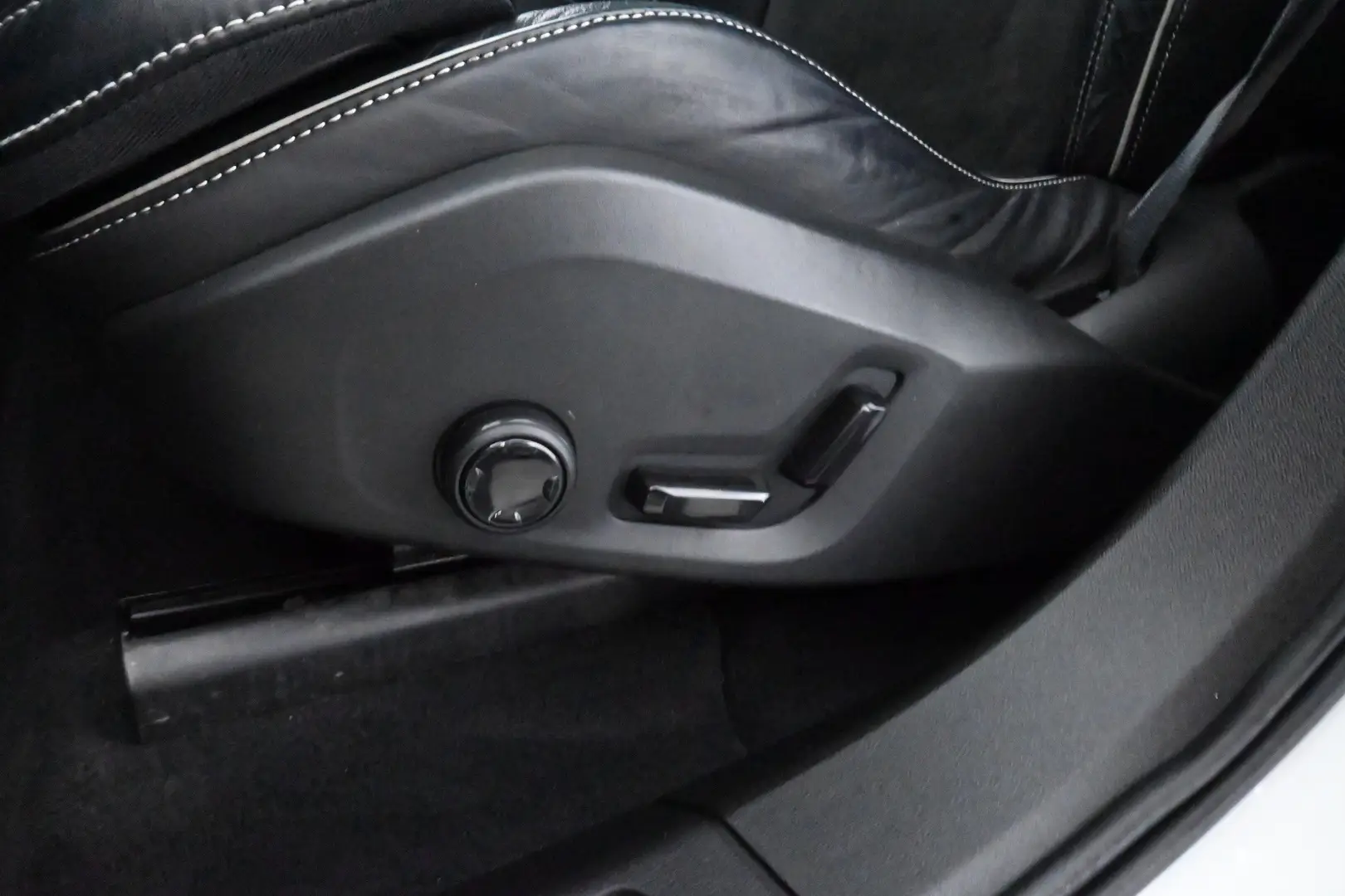Car Image - 3JpudFtsEEdAkUsz4wIgm8