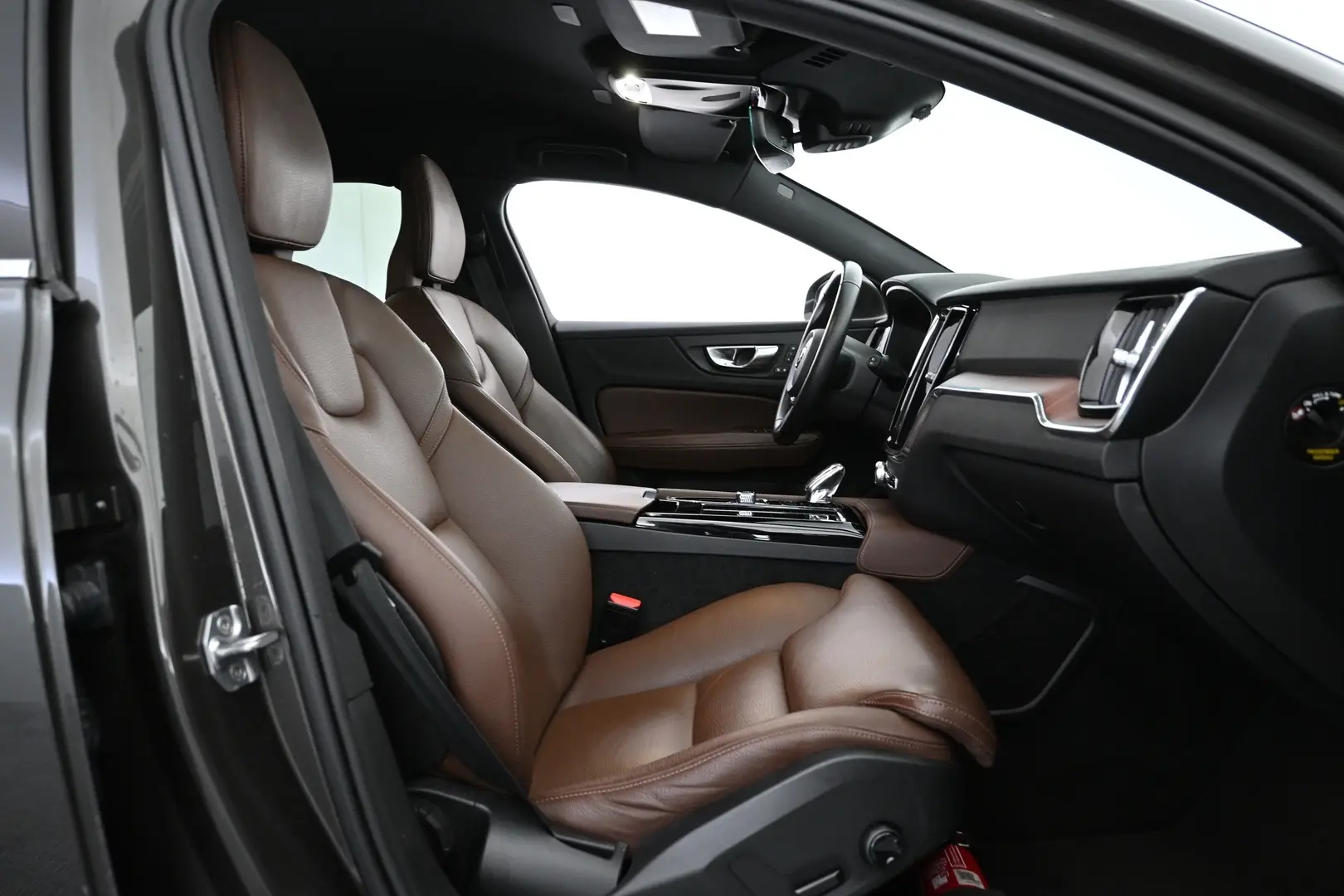 Car Image - rJ94EBuncl1Smig6gmRBJ
