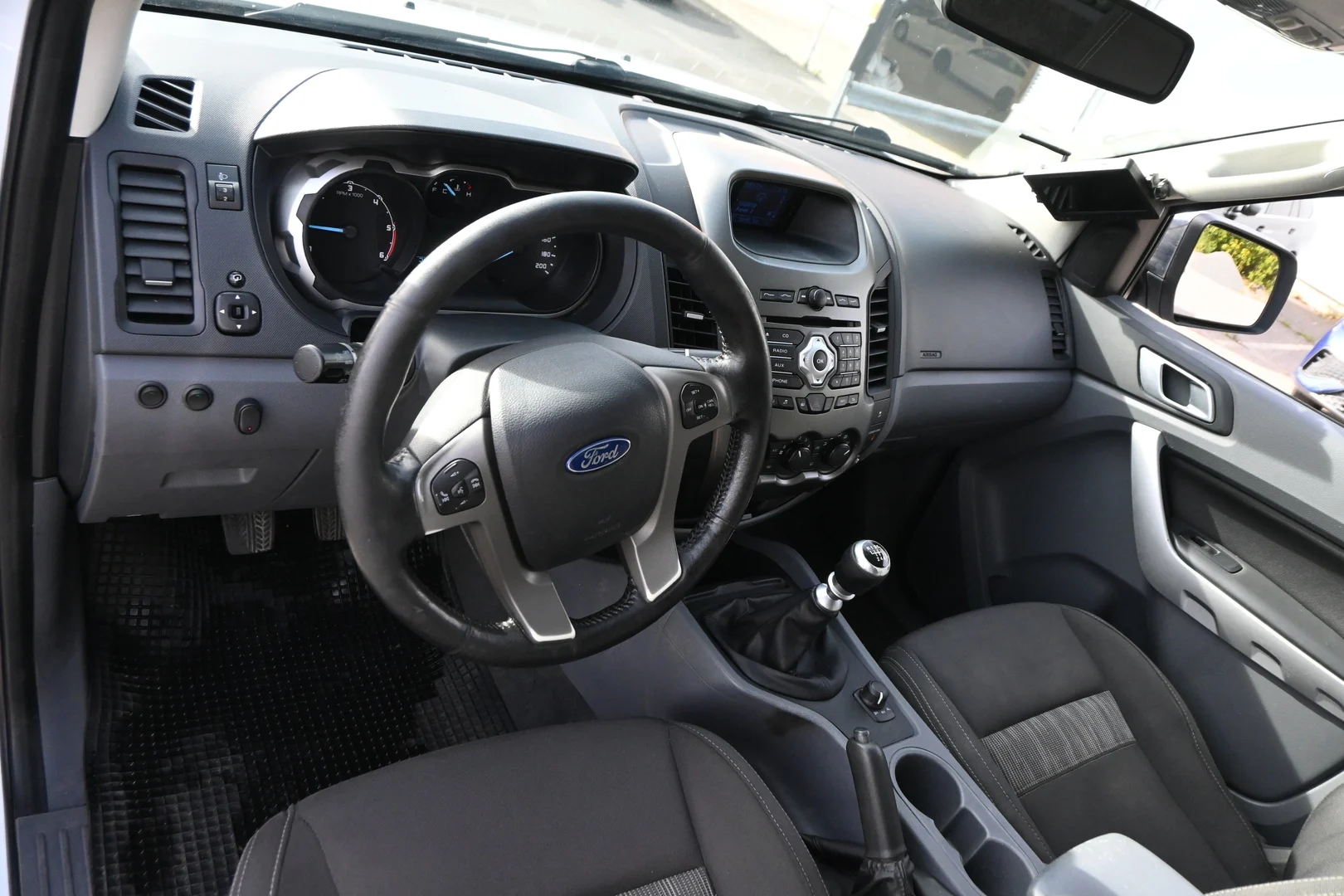 Car Image - 1S1YV34R5Fo63omzLqSFKZ