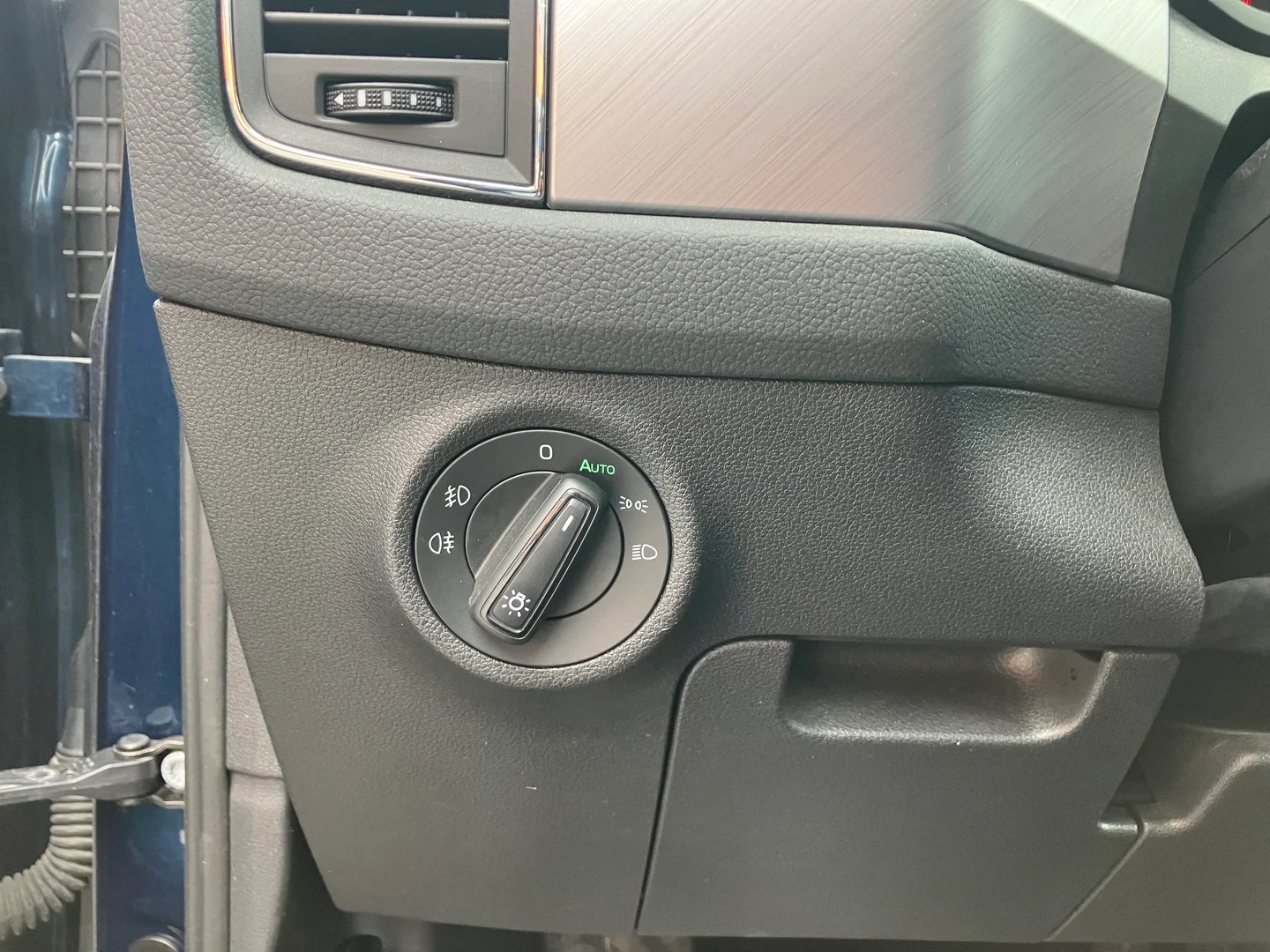 Car Image - FZcZmBvXsrdqV9vLdm3NM