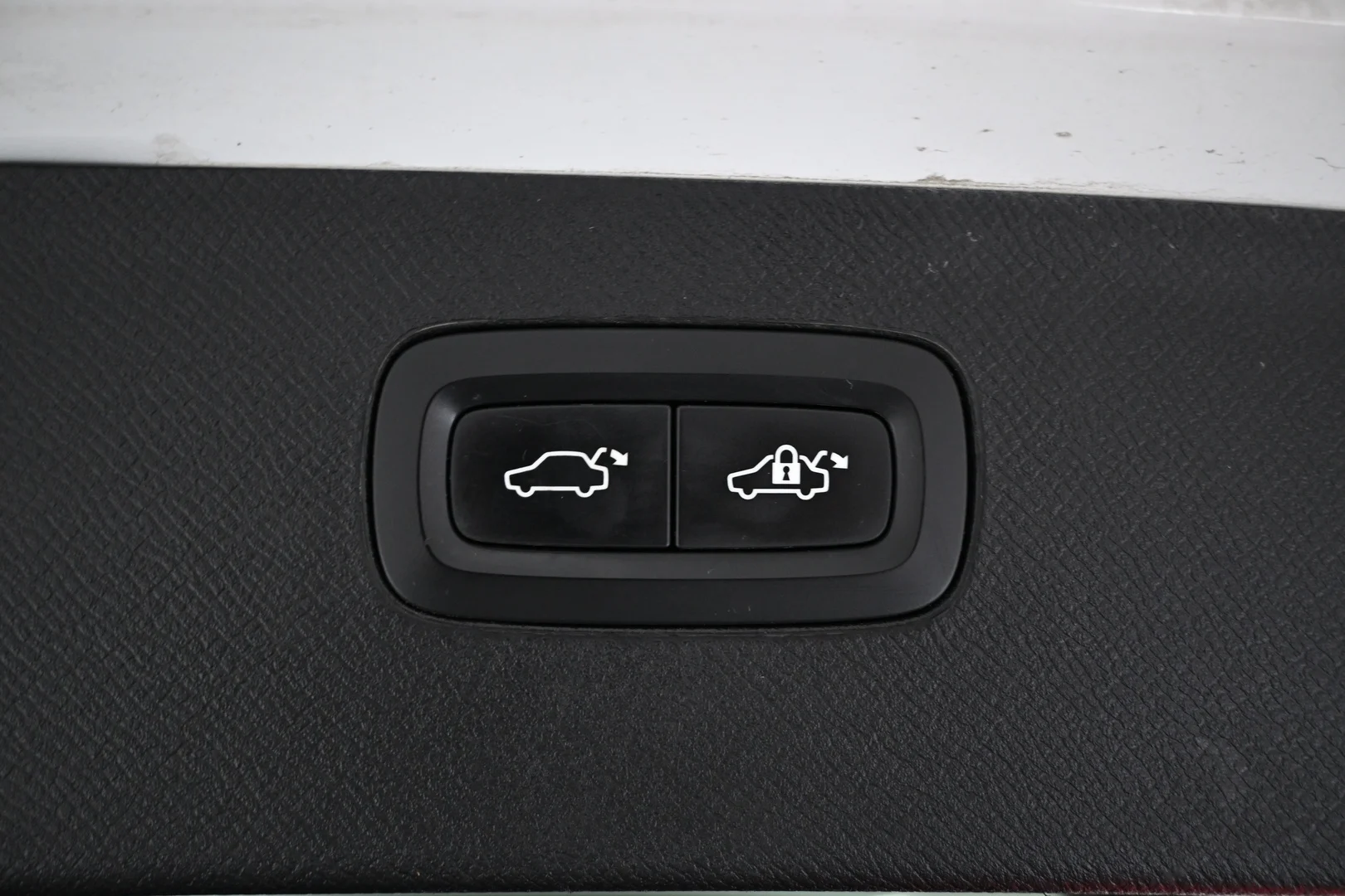 Car Image - 42MOx87zFAZFzofnKQYz5i