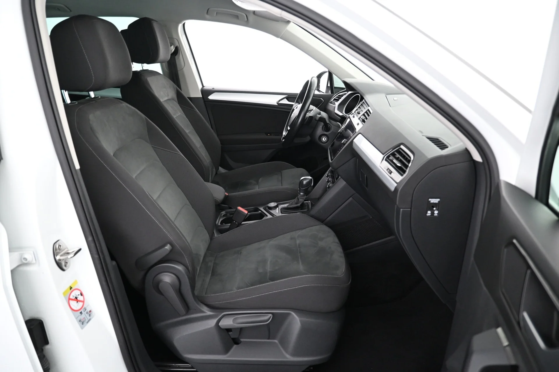 Car Image - 1DKixsXZqbGrLz0NB9OMaP
