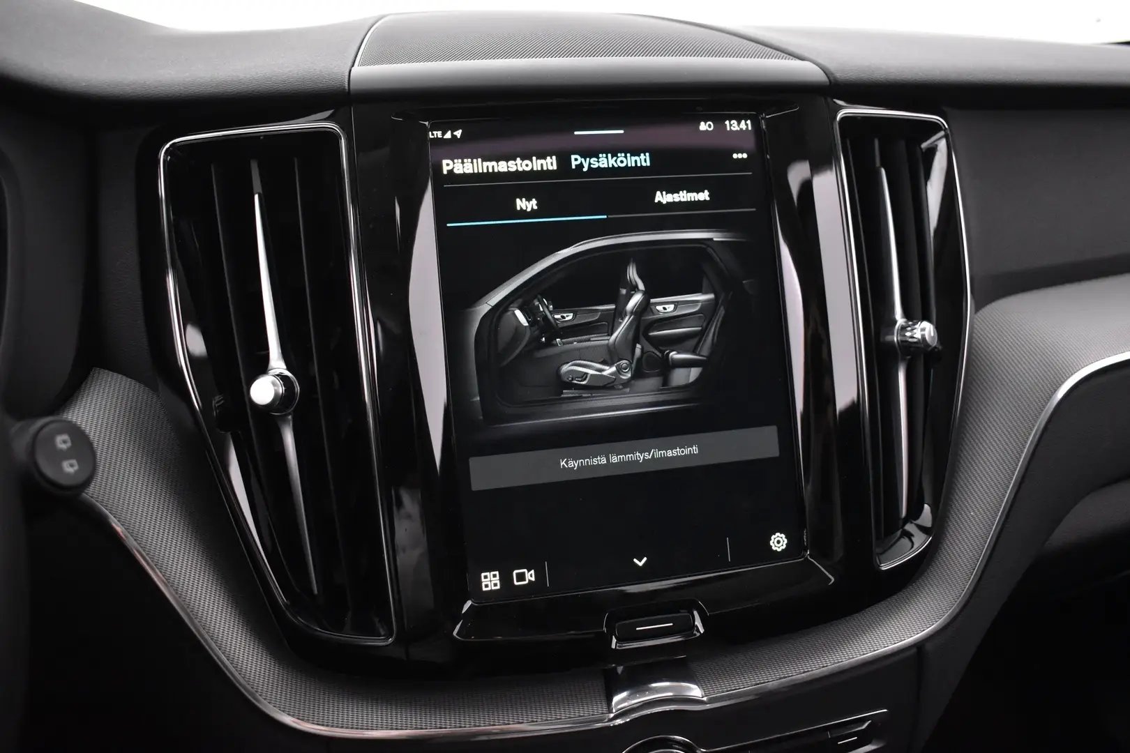 Car Image - UkDHRV7B0gWjFV2qsPc2e