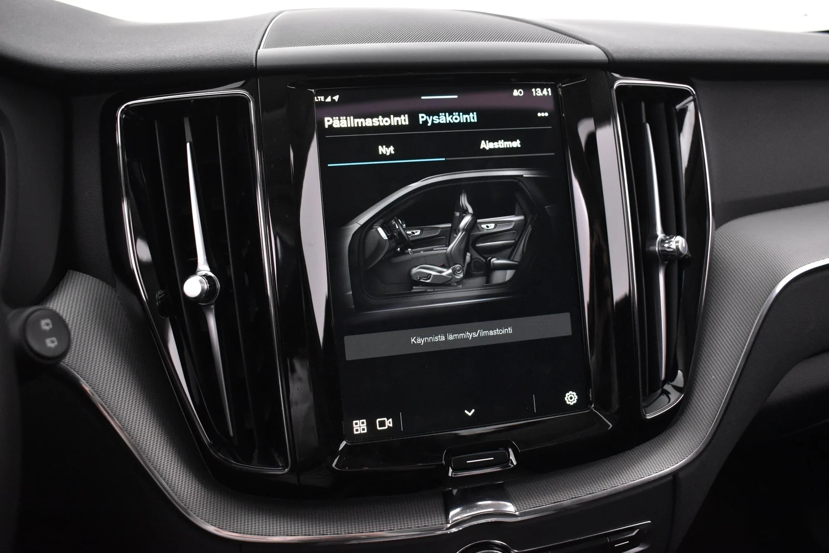 Car Image - UkDHRV7B0gWjFV2qsPc2e