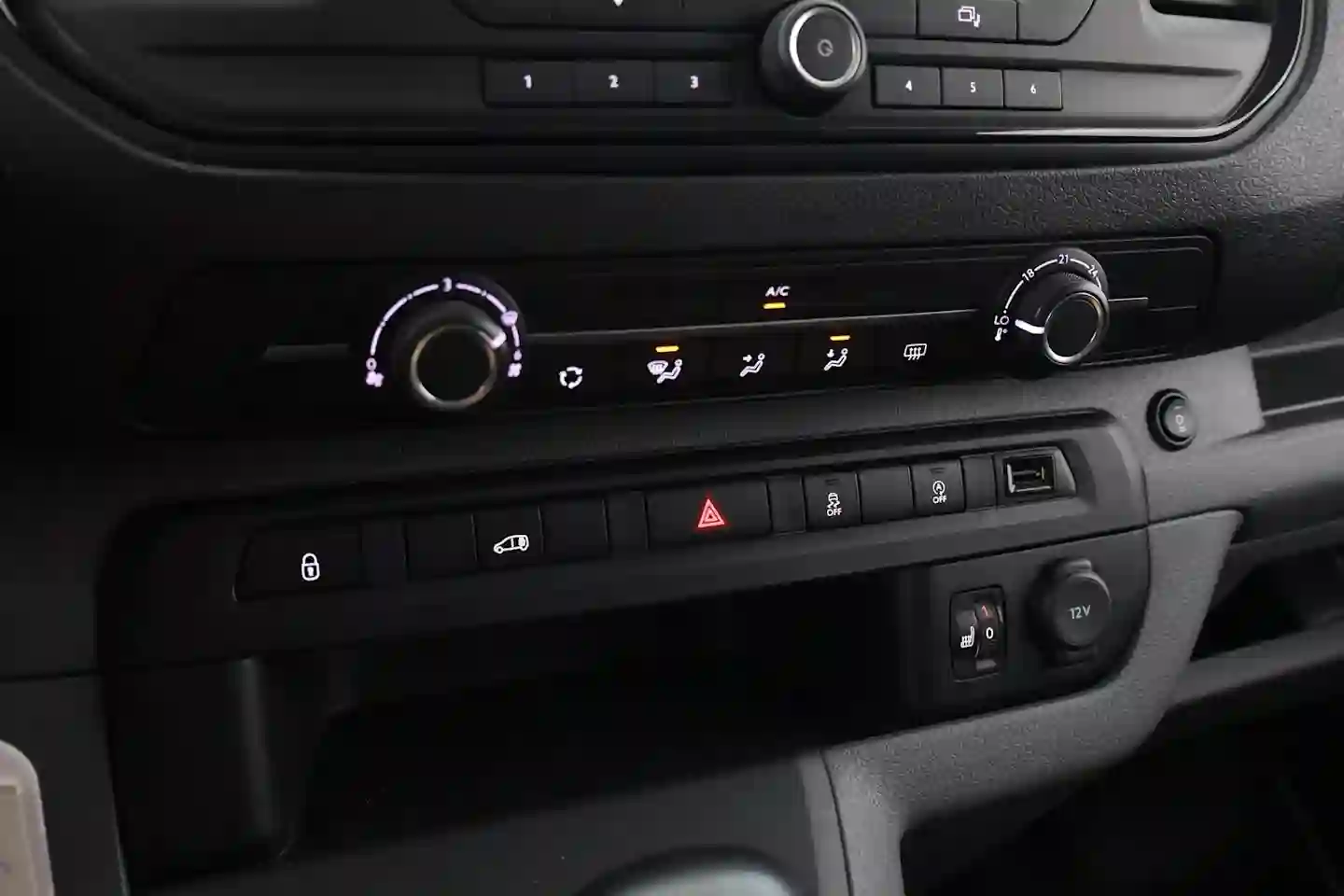 Car Image - 2lqxBzkZBElr7UM7a3KBgO
