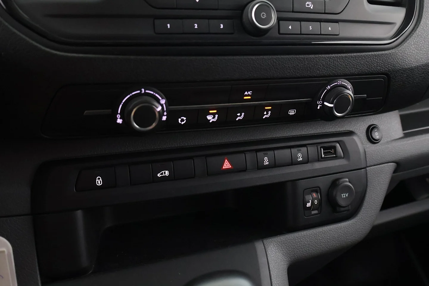 Car Image - 2lqxBzkZBElr7UM7a3KBgO