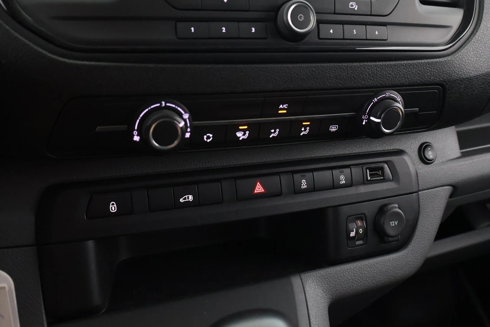 Car Image - 2lqxBzkZBElr7UM7a3KBgO