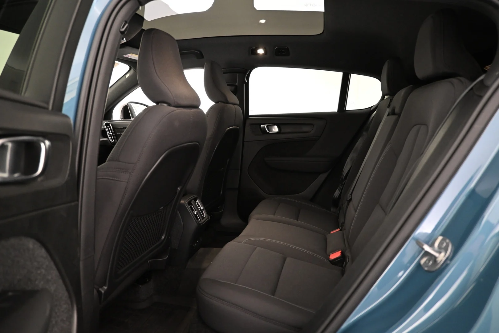 Car Image - 2Fq7pjzBDqK8hvSFD43VZ0