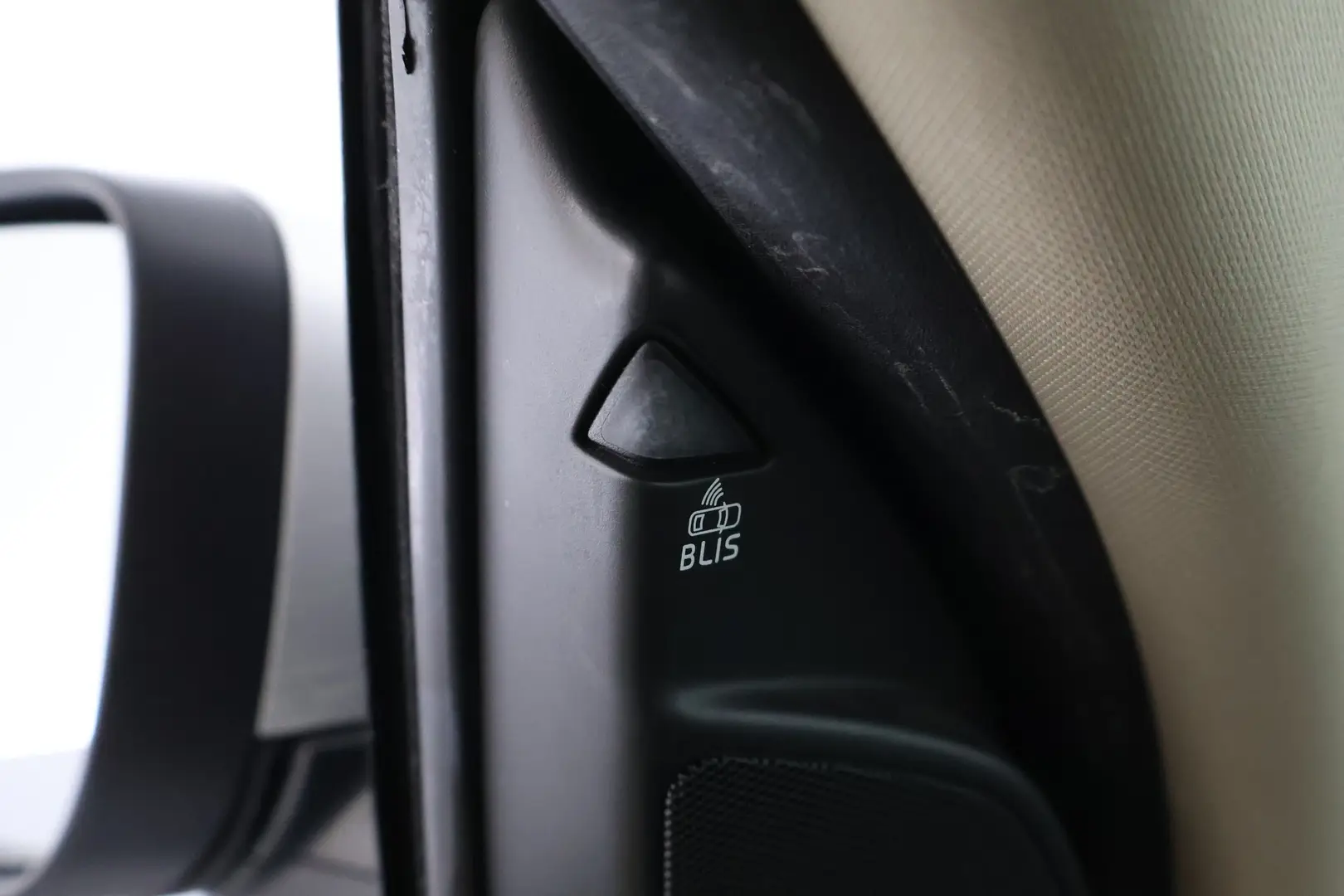 Car Image - r1PDQKfz4OVzQGIuL20iA