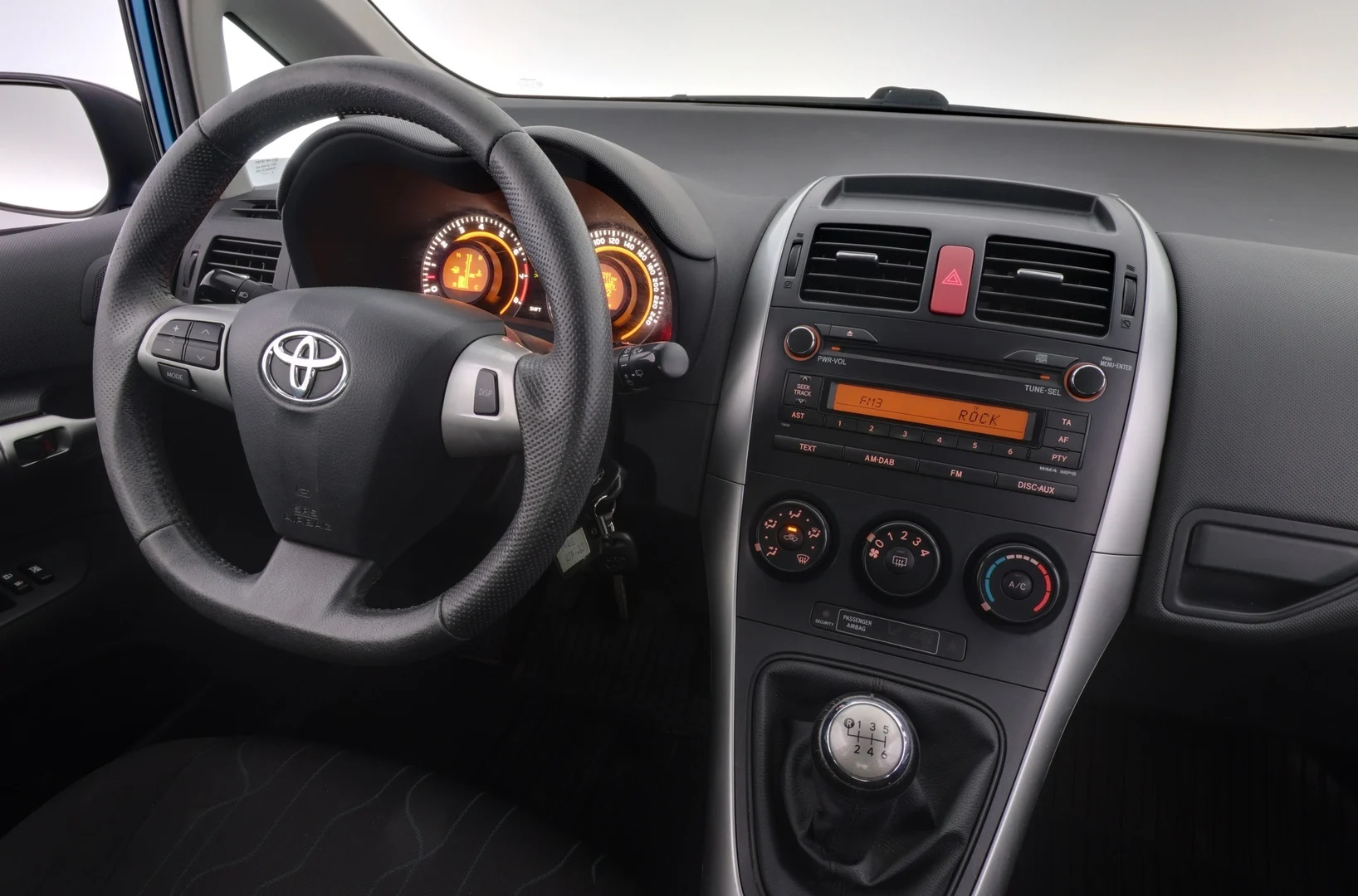 Car Image - 6ZcW2ql7V20v1IVjzDQVAe