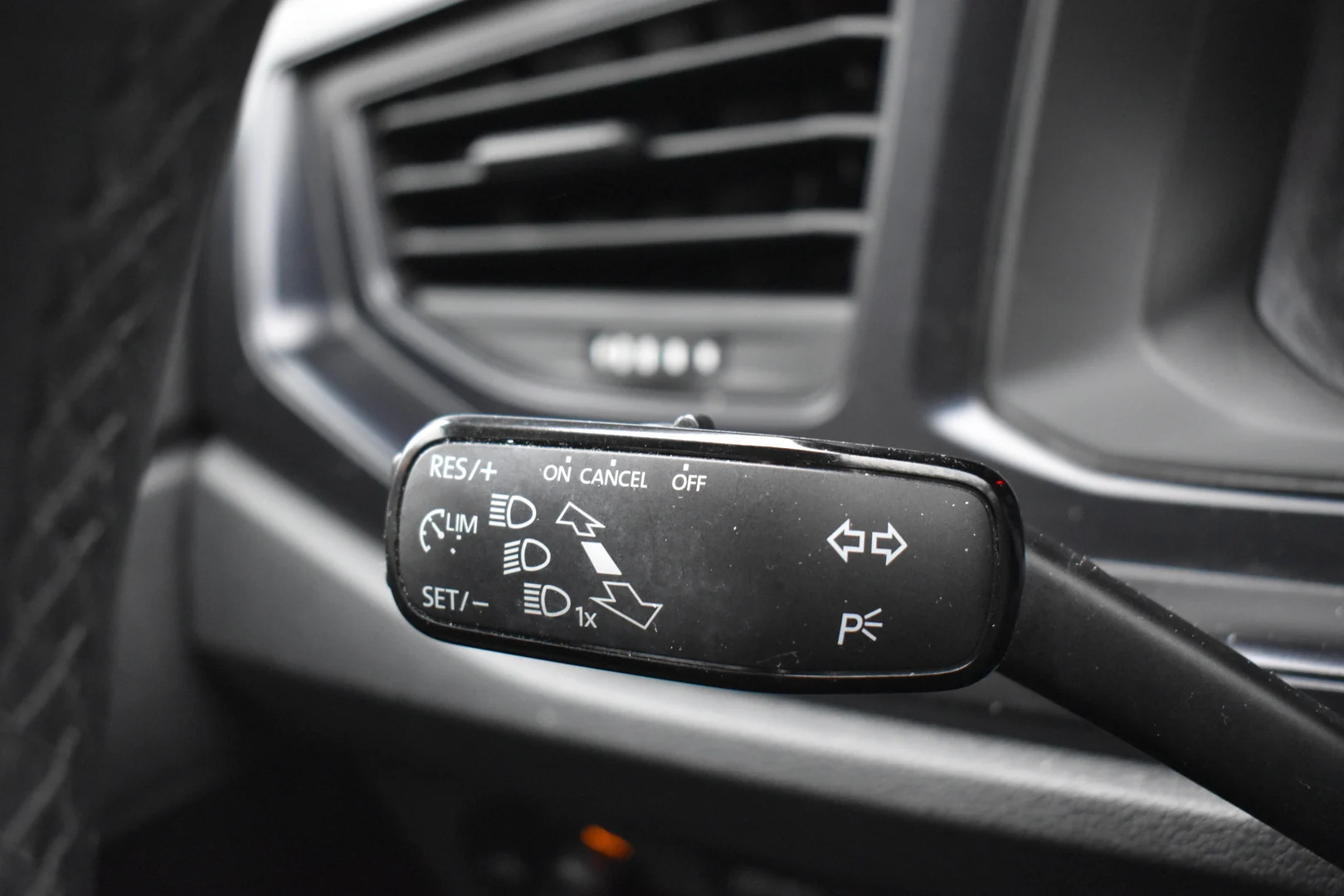 Car Image - 4lCHQLnSKBNUAl1TixEFG1